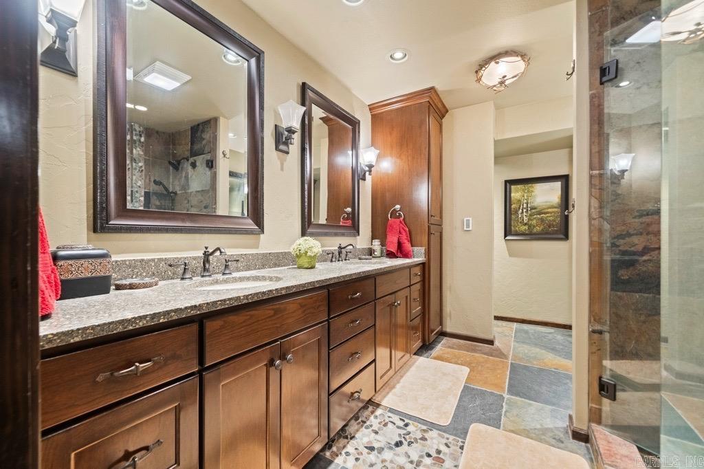 SILVER POINT CONDOS - Residential