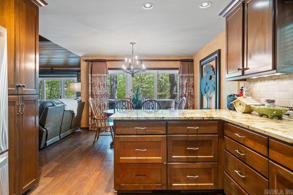 SILVER POINT CONDOS - Residential