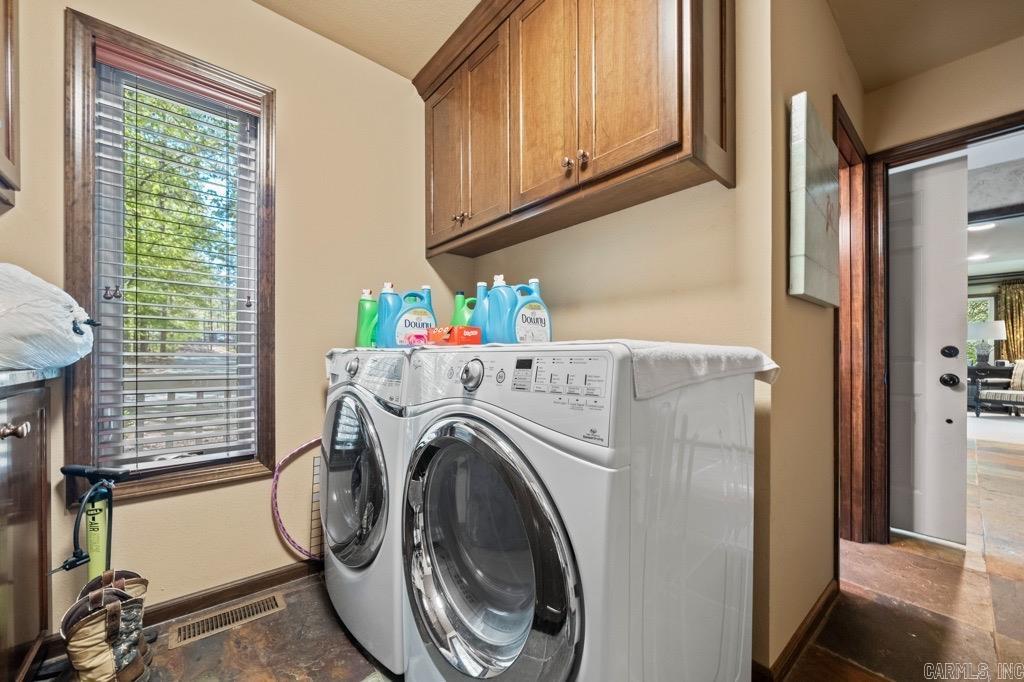 SILVER POINT CONDOS - Residential