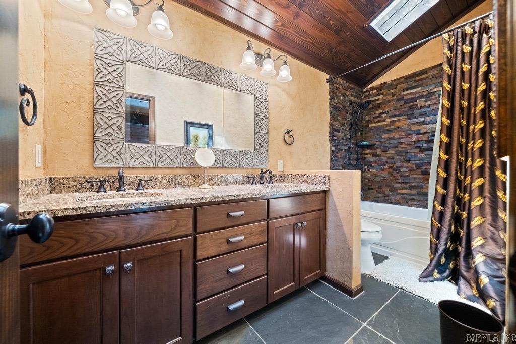 SILVER POINT CONDOS - Residential