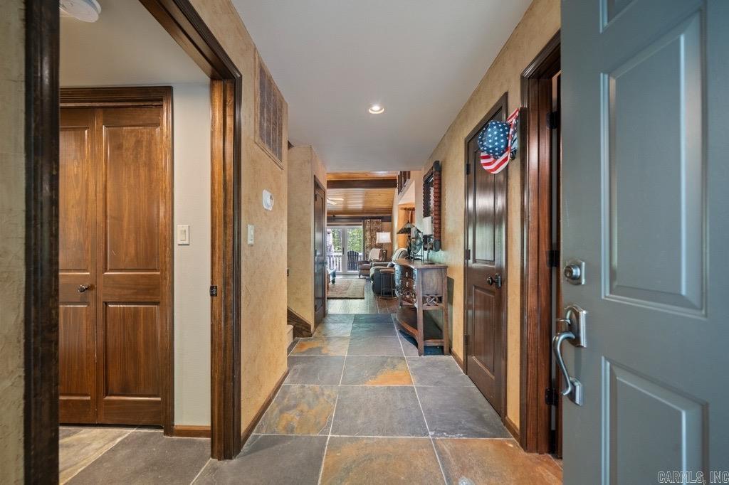 SILVER POINT CONDOS - Residential