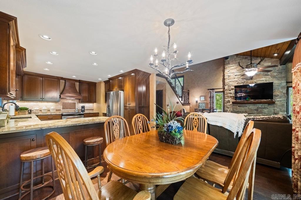 SILVER POINT CONDOS - Residential