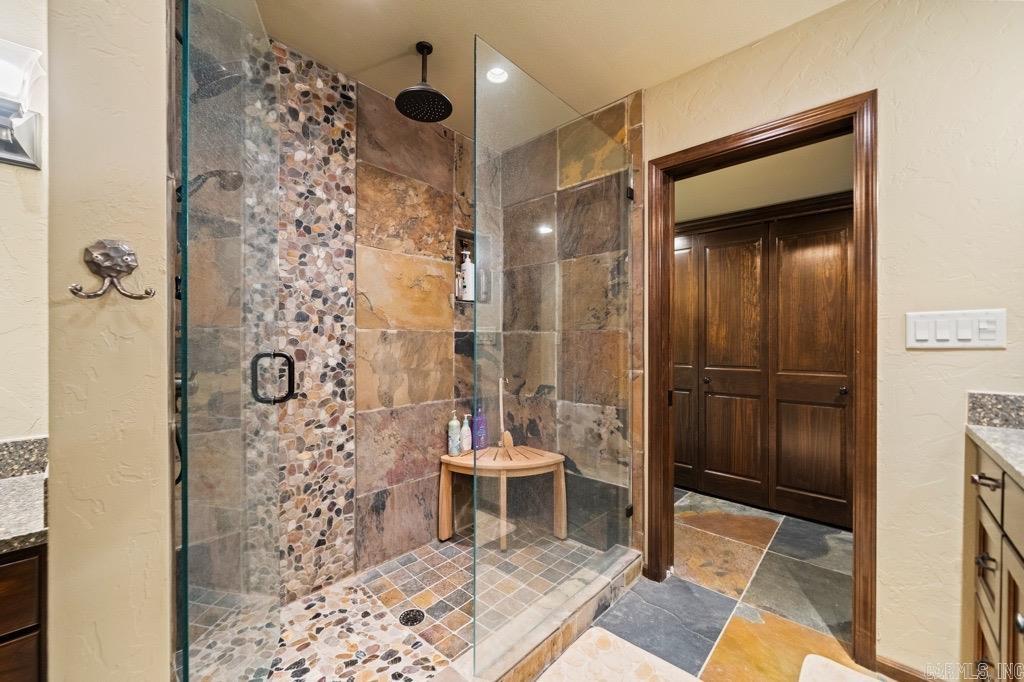 SILVER POINT CONDOS - Residential