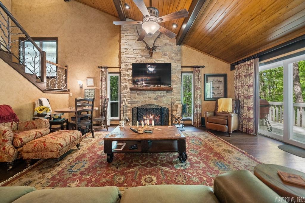 SILVER POINT CONDOS - Residential