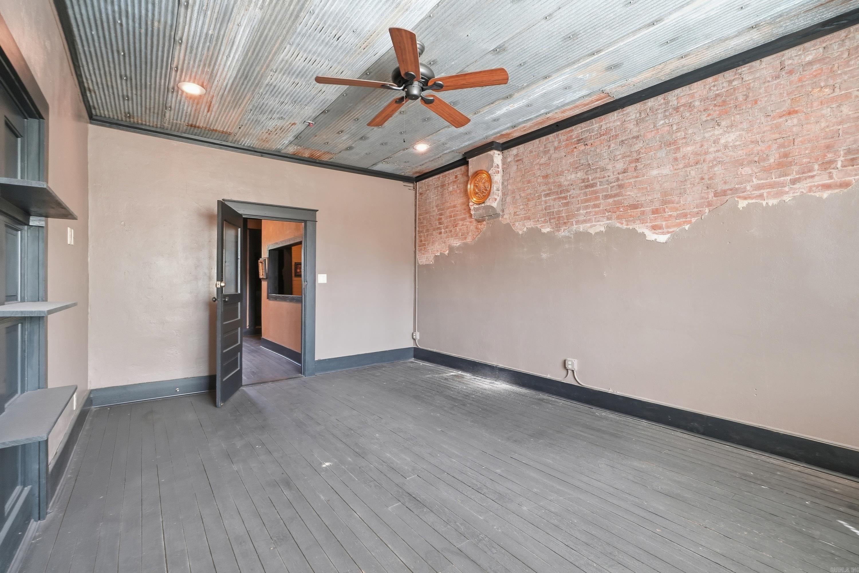 HS Original - Commercial Sale