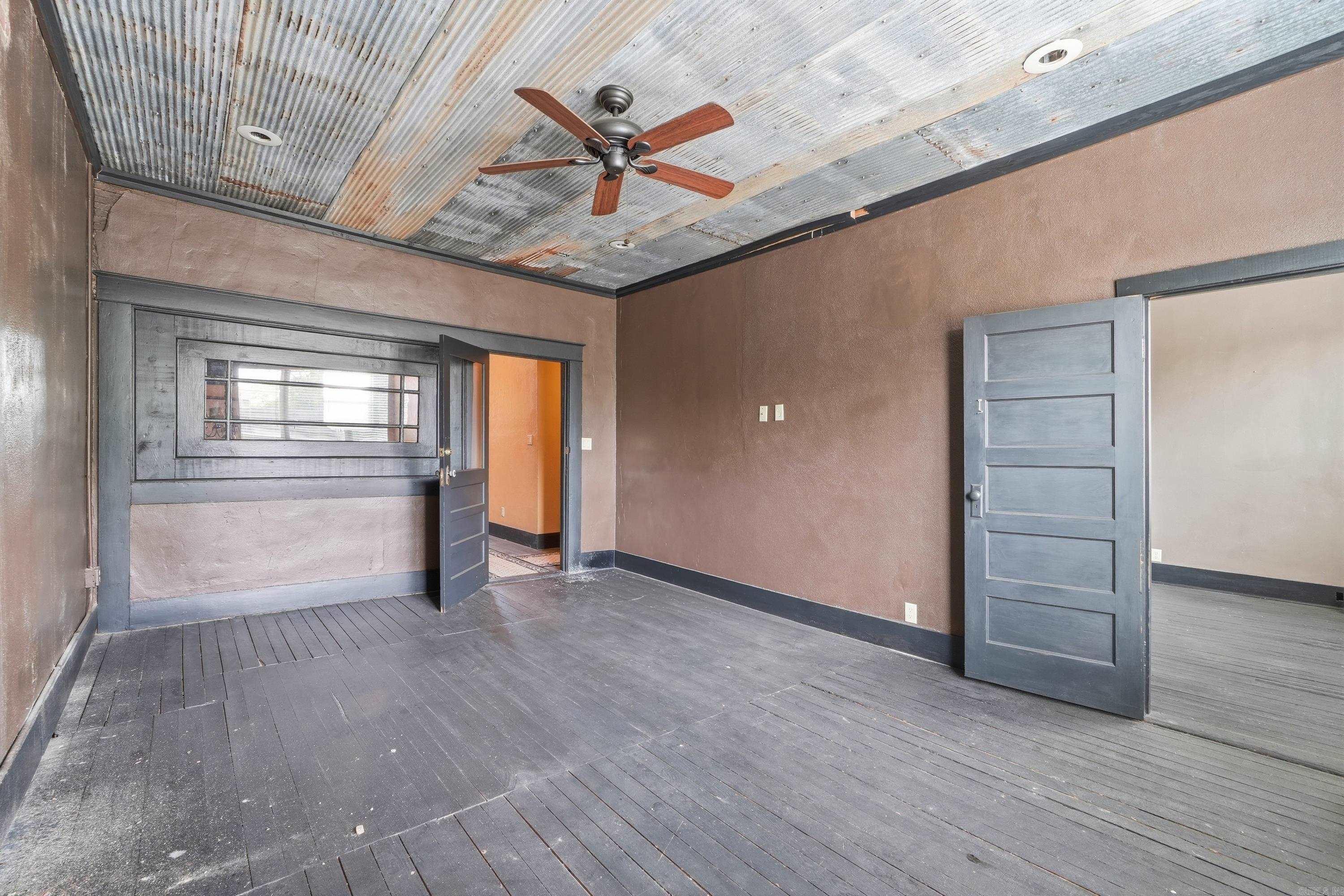 HS Original - Commercial Sale