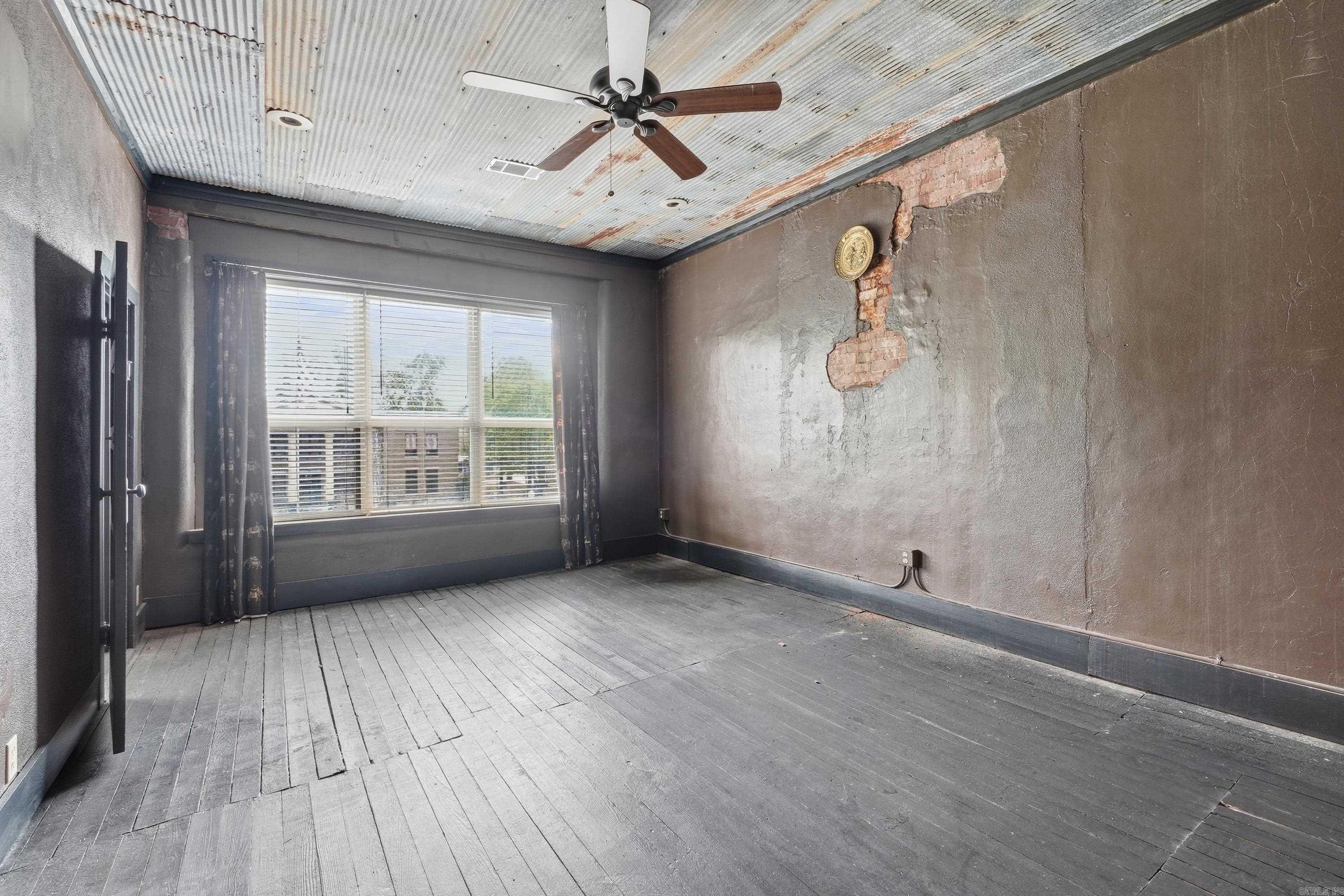 HS Original - Commercial Sale