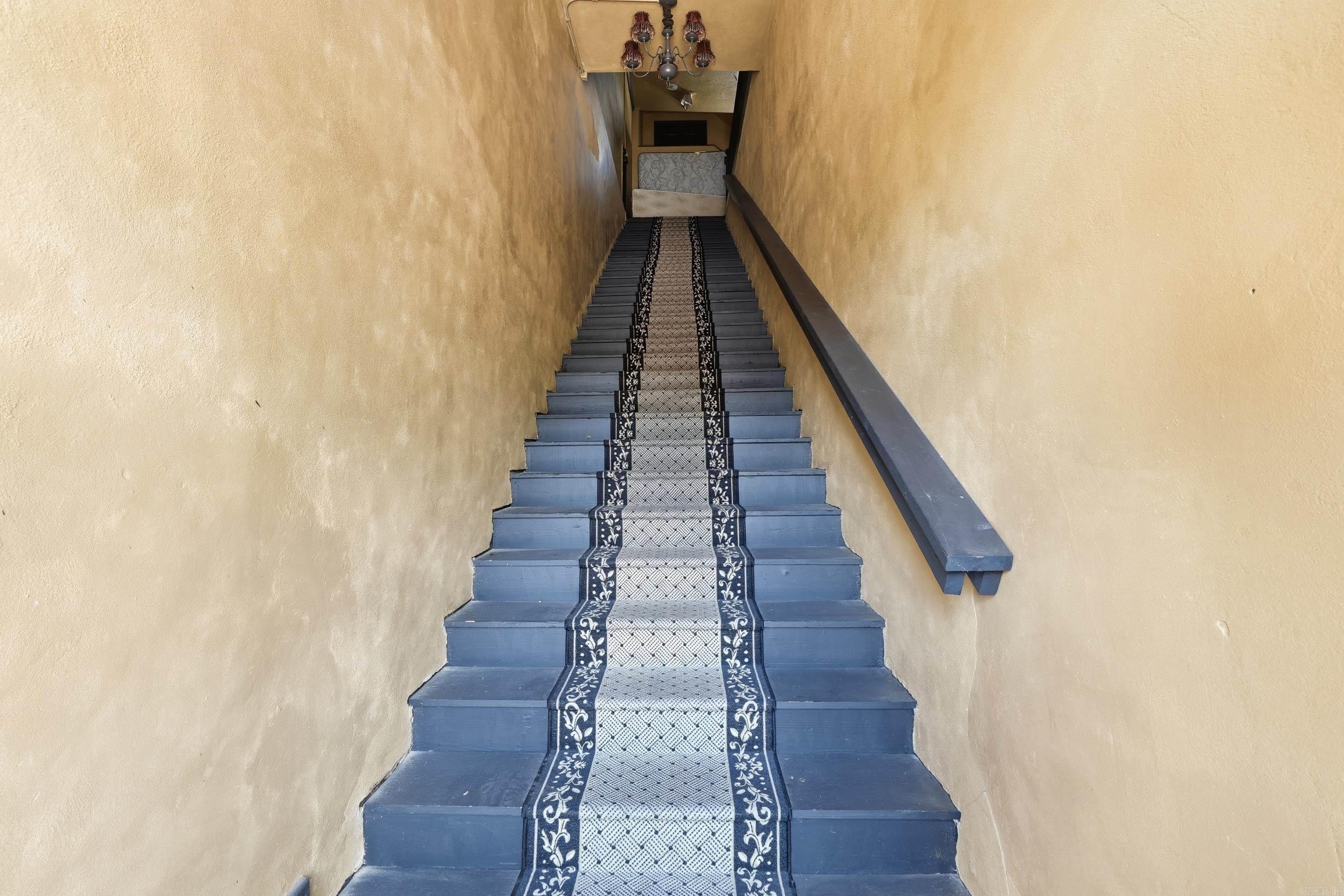 HS Original - Commercial Sale