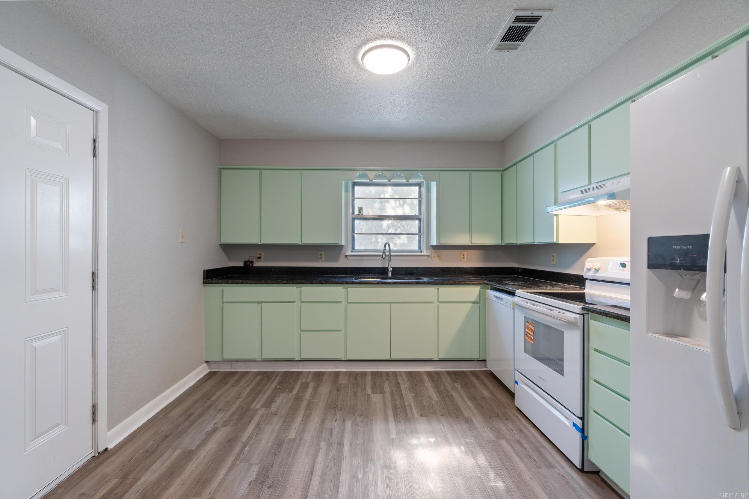 ROYAL MANOR - Residential