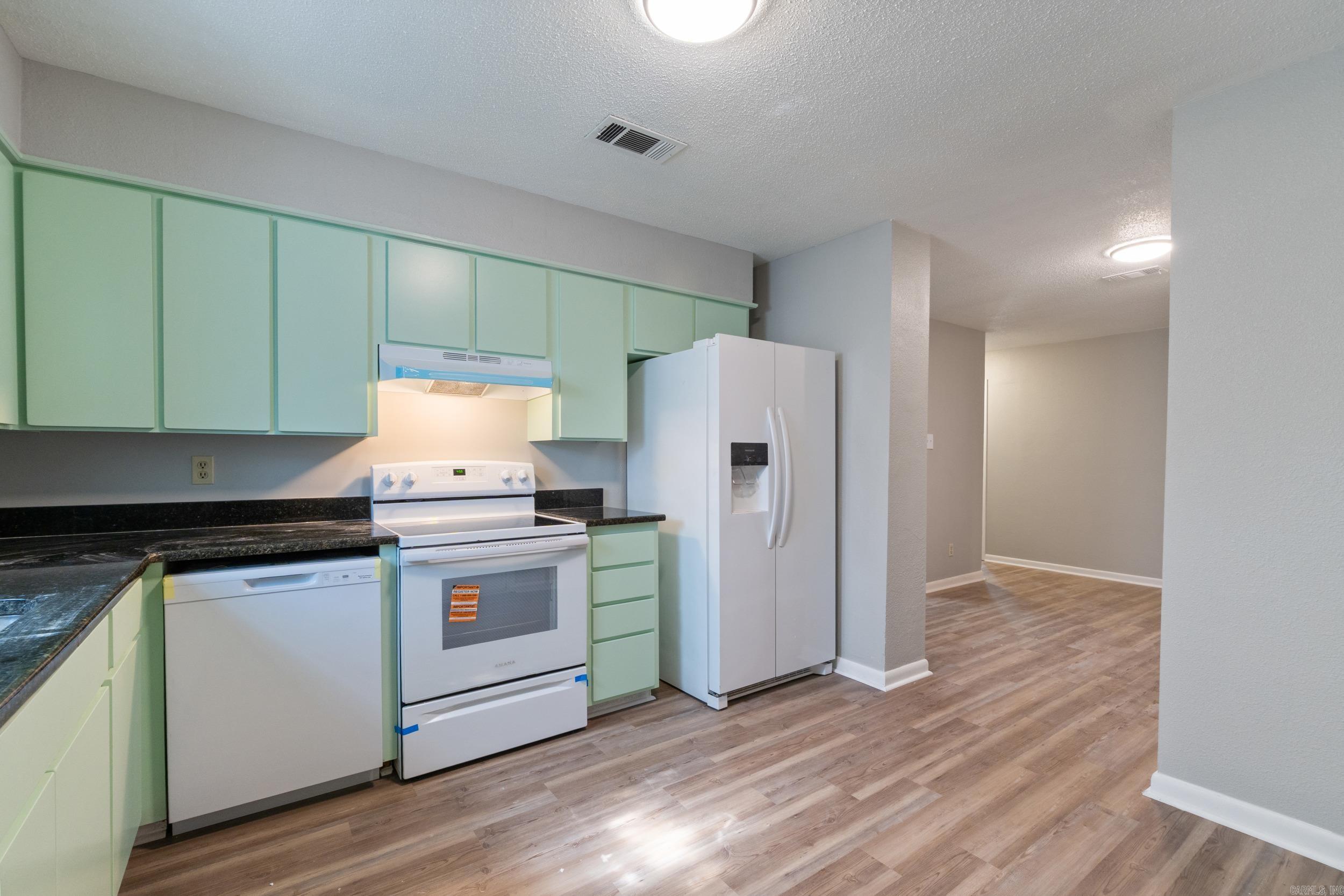 ROYAL MANOR - Residential