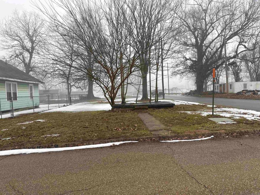 Wonderful corner lot, great place to build a house.