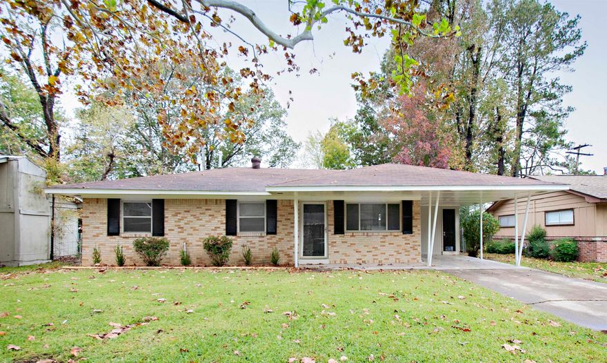 Cozy 3 Bd/1.5 Ba home in Southwest Little Rock. Beautiful wood cabinets in the kitchen. Big front and backyard that is perfect for kids or pets. The lease for this property is for two years with a 3% increase after the first year. Income has to be three times the amount of rent unless you have a housing voucher.