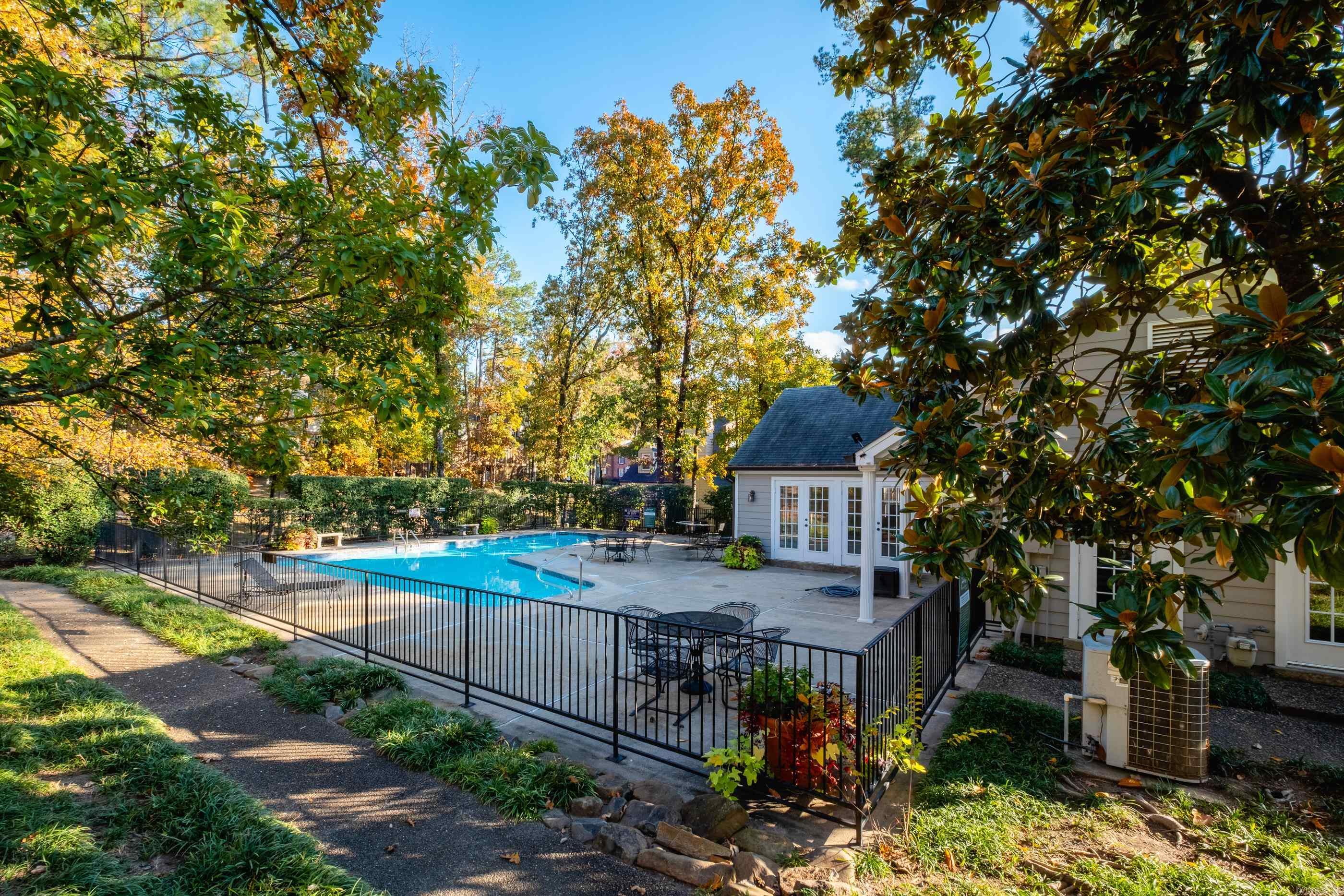 ANDOVER SQUARE - Residential