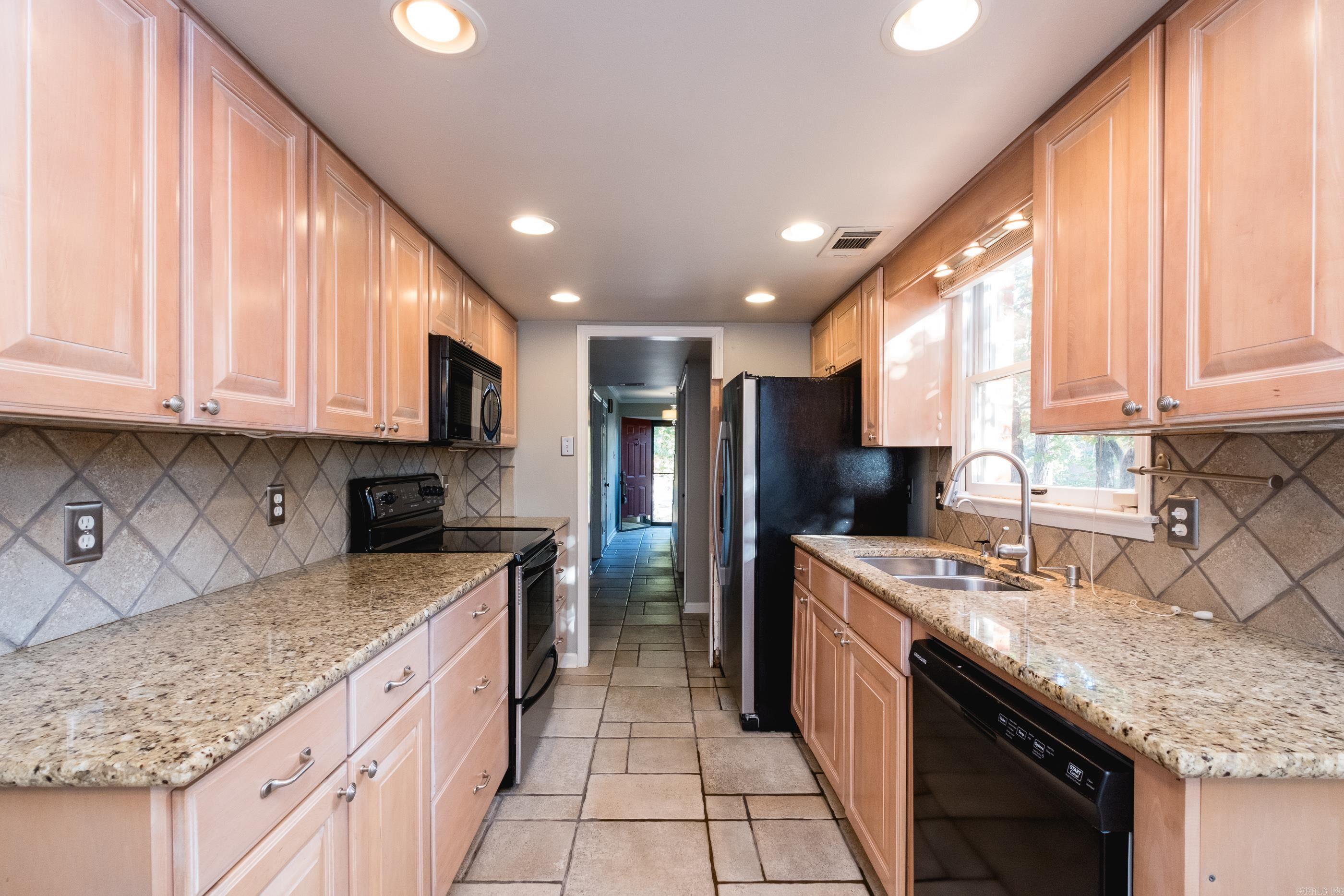 ANDOVER SQUARE - Residential