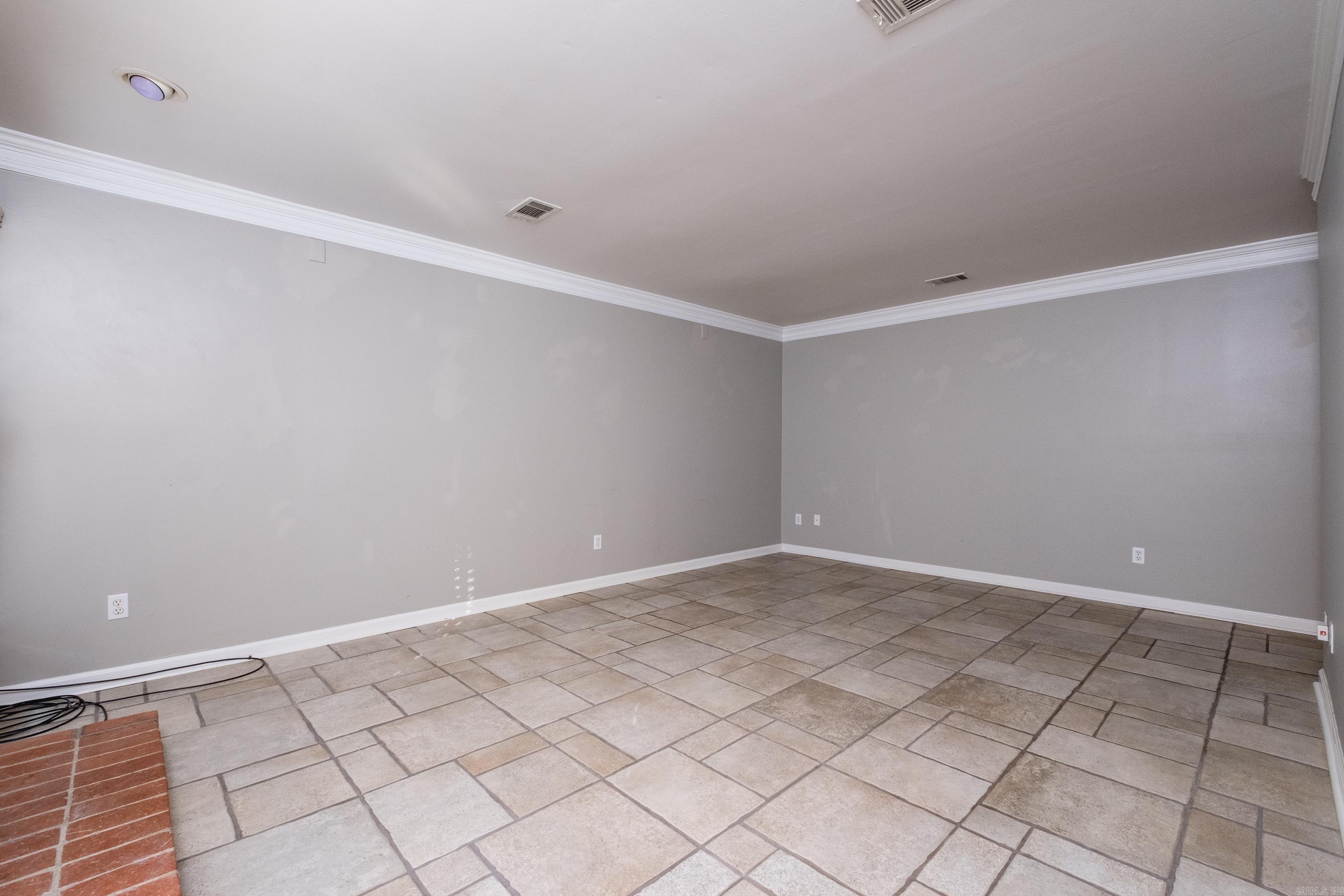 ANDOVER SQUARE - Residential