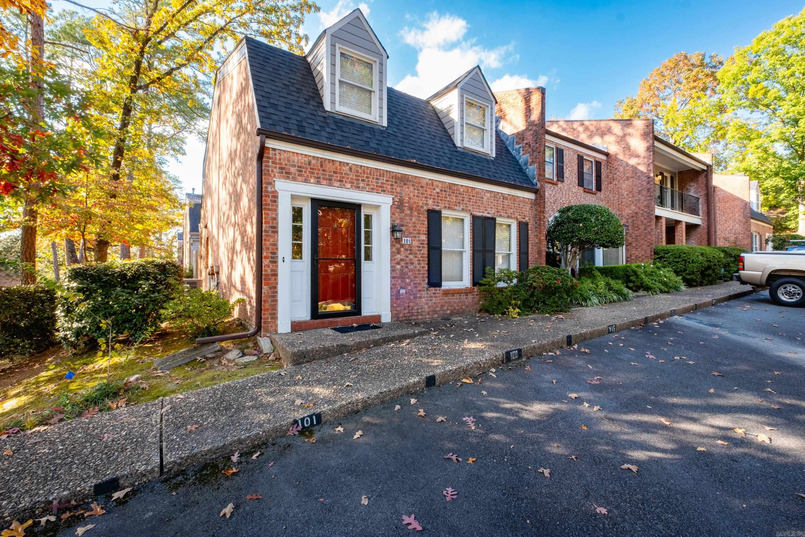 ANDOVER SQUARE - Residential