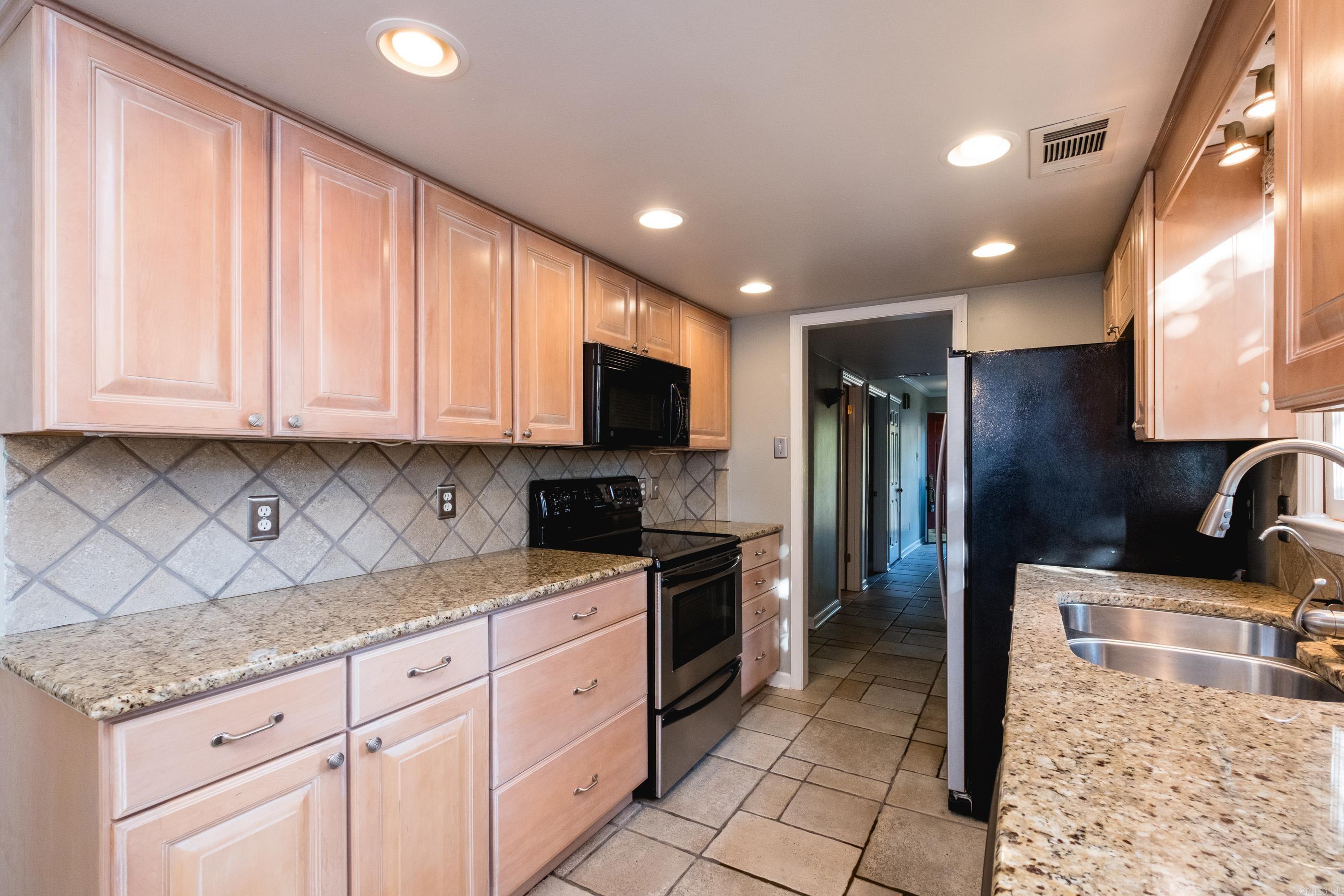 ANDOVER SQUARE - Residential