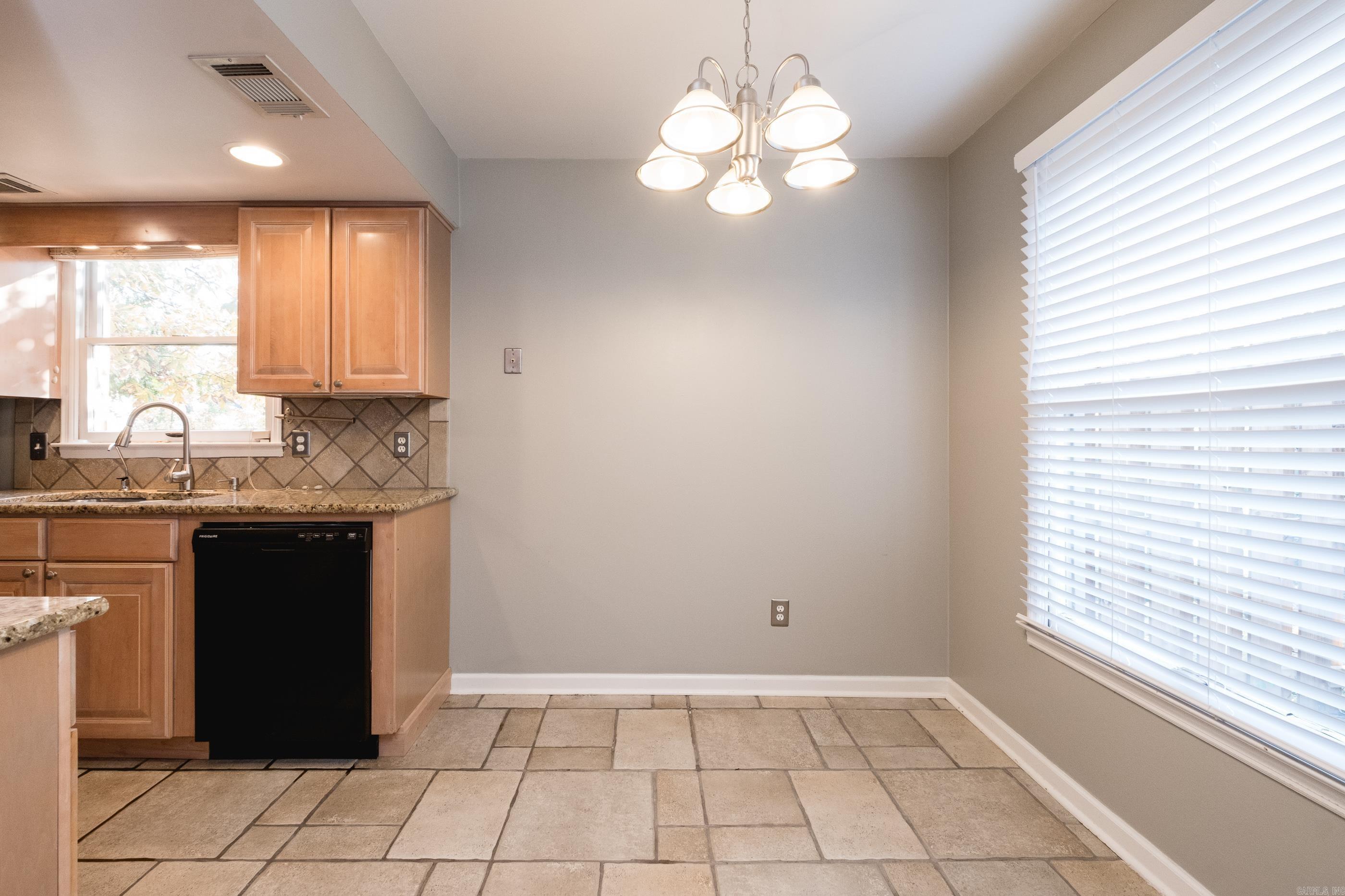 ANDOVER SQUARE - Residential