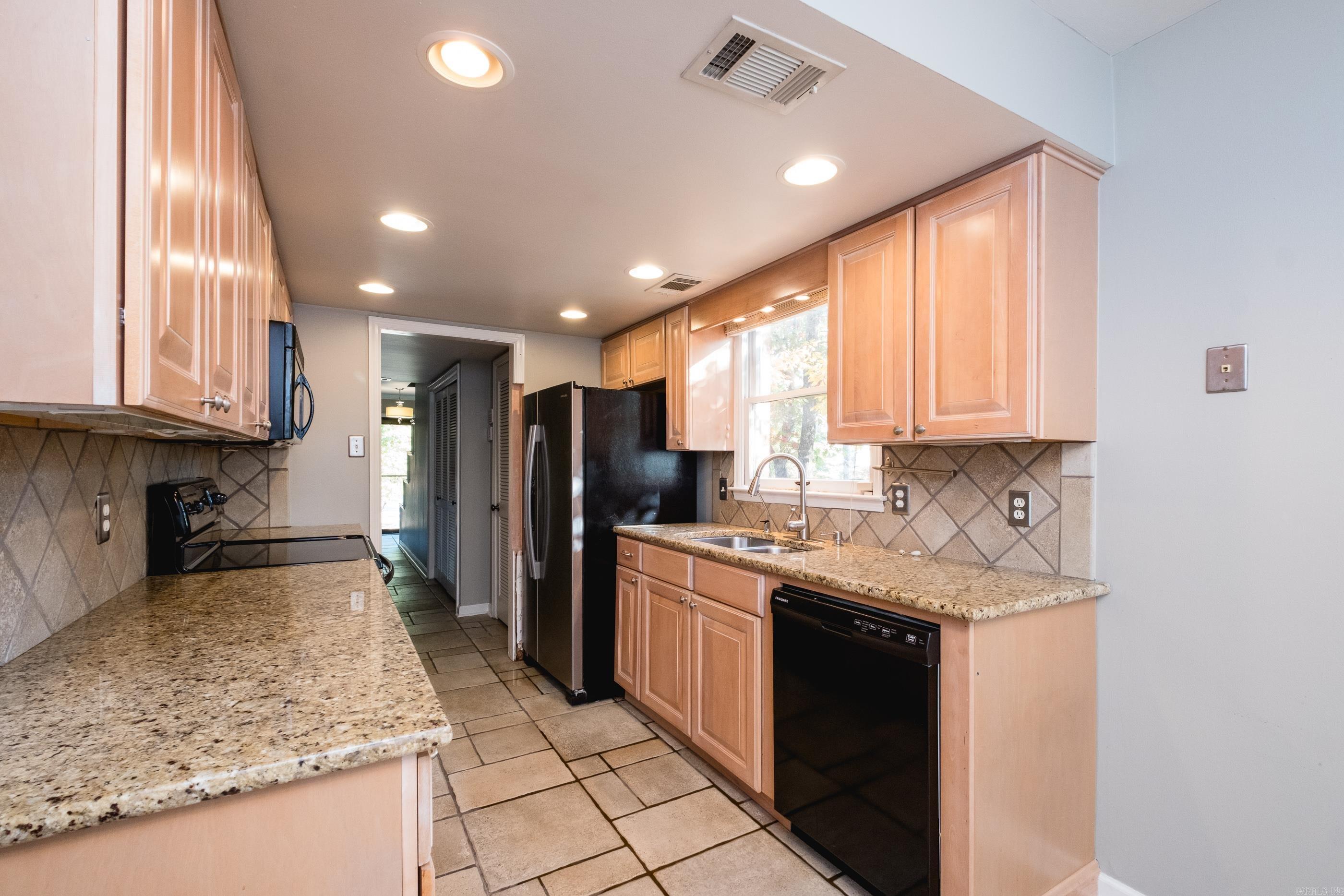 ANDOVER SQUARE - Residential