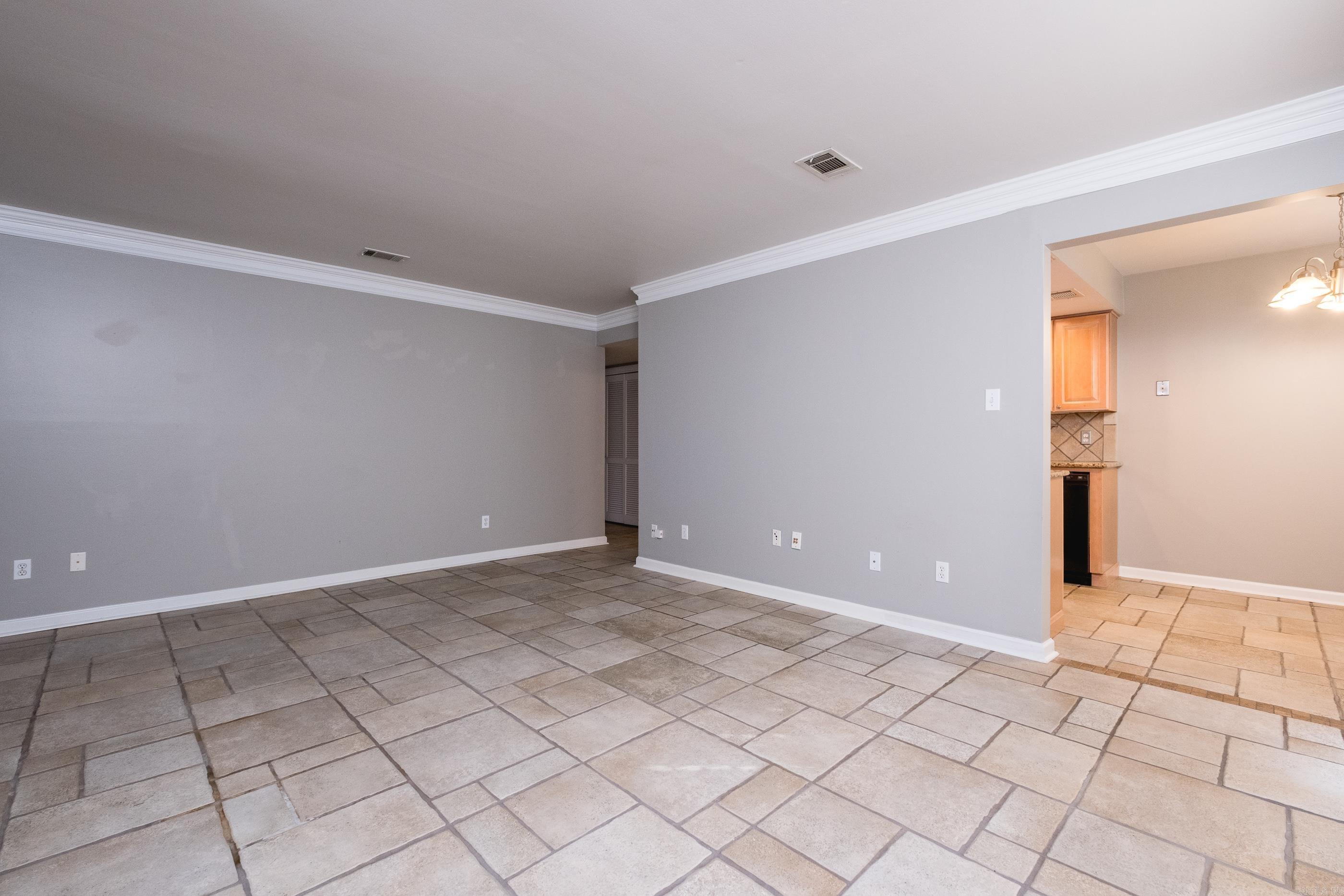 ANDOVER SQUARE - Residential