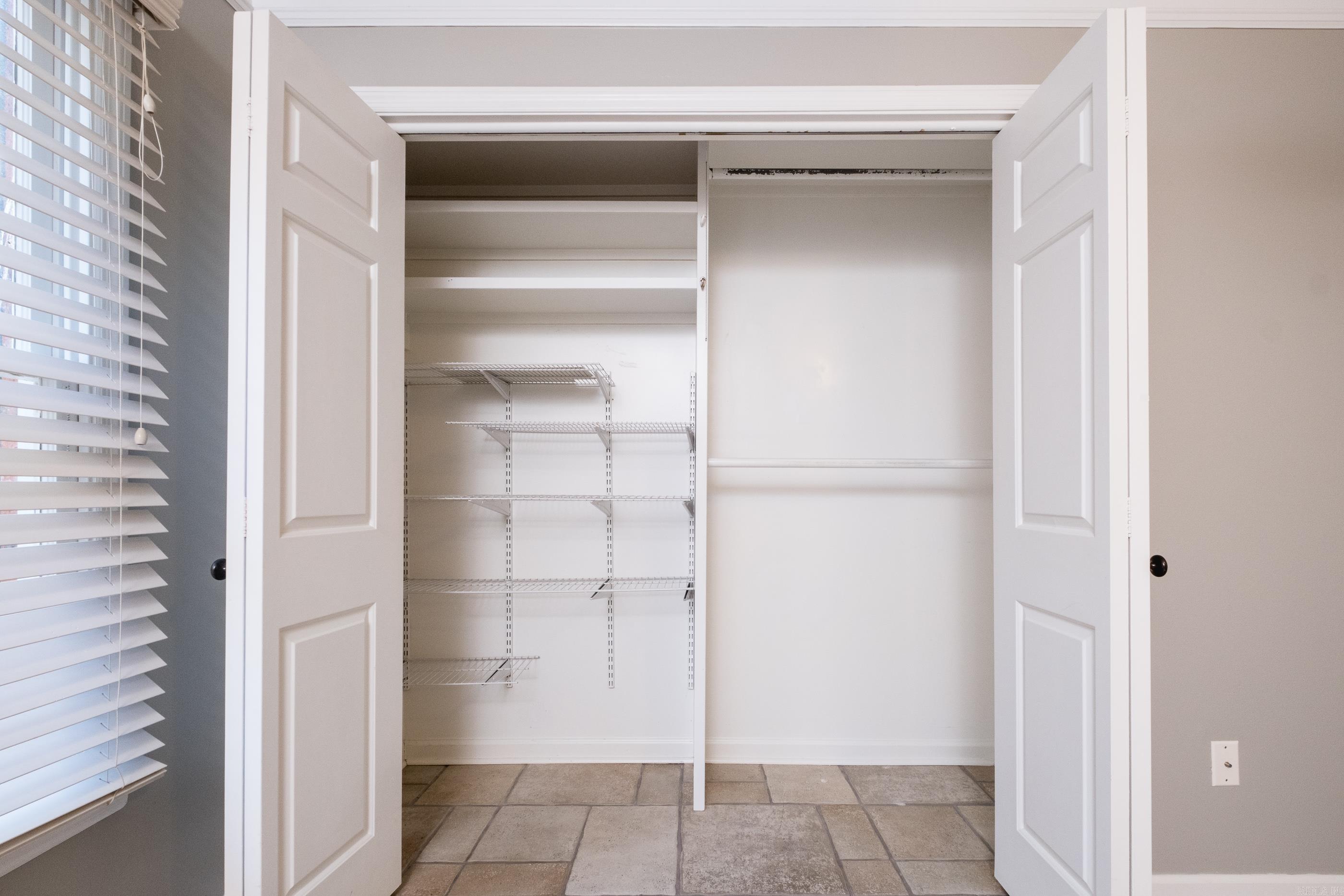 ANDOVER SQUARE - Residential