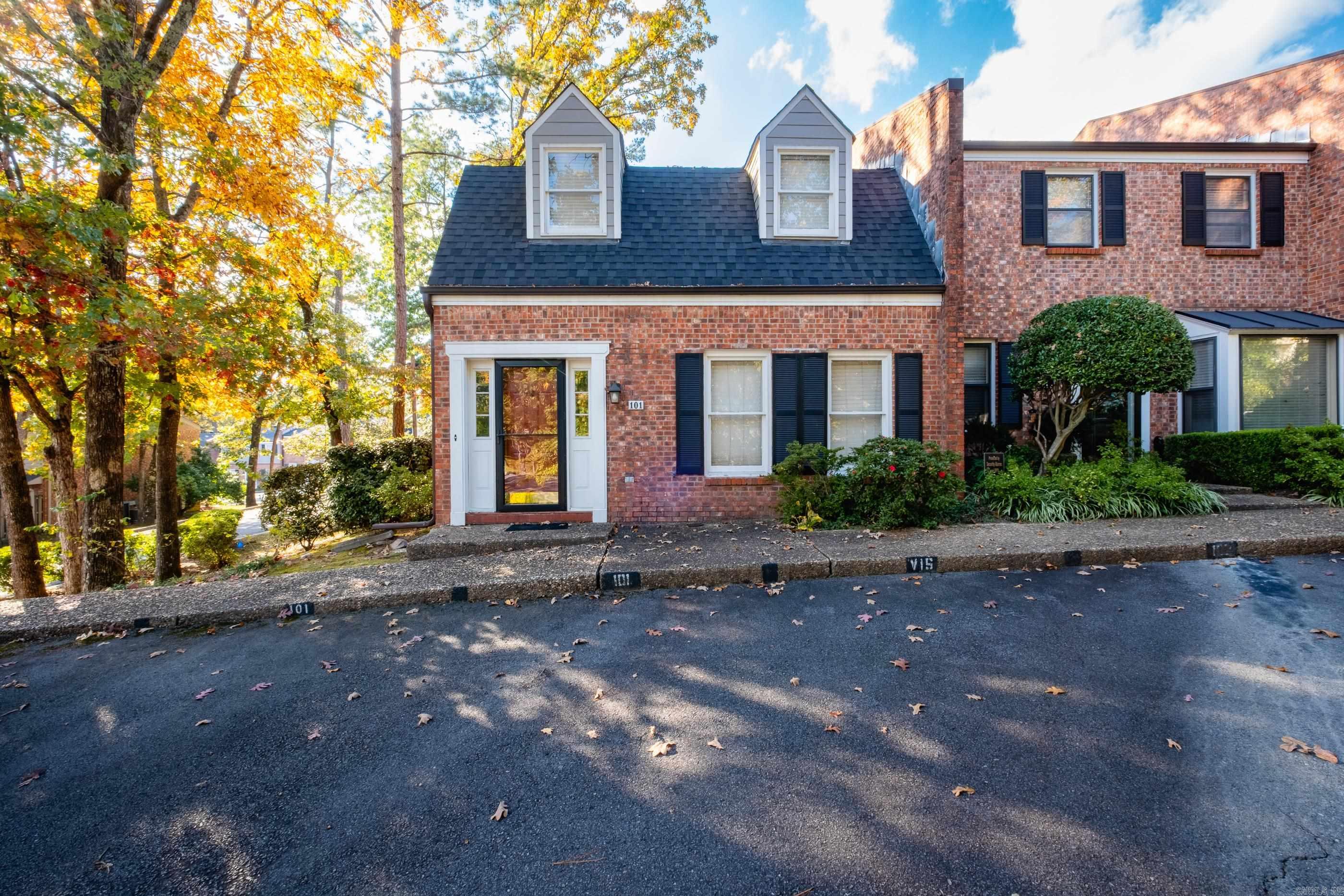 ANDOVER SQUARE - Residential