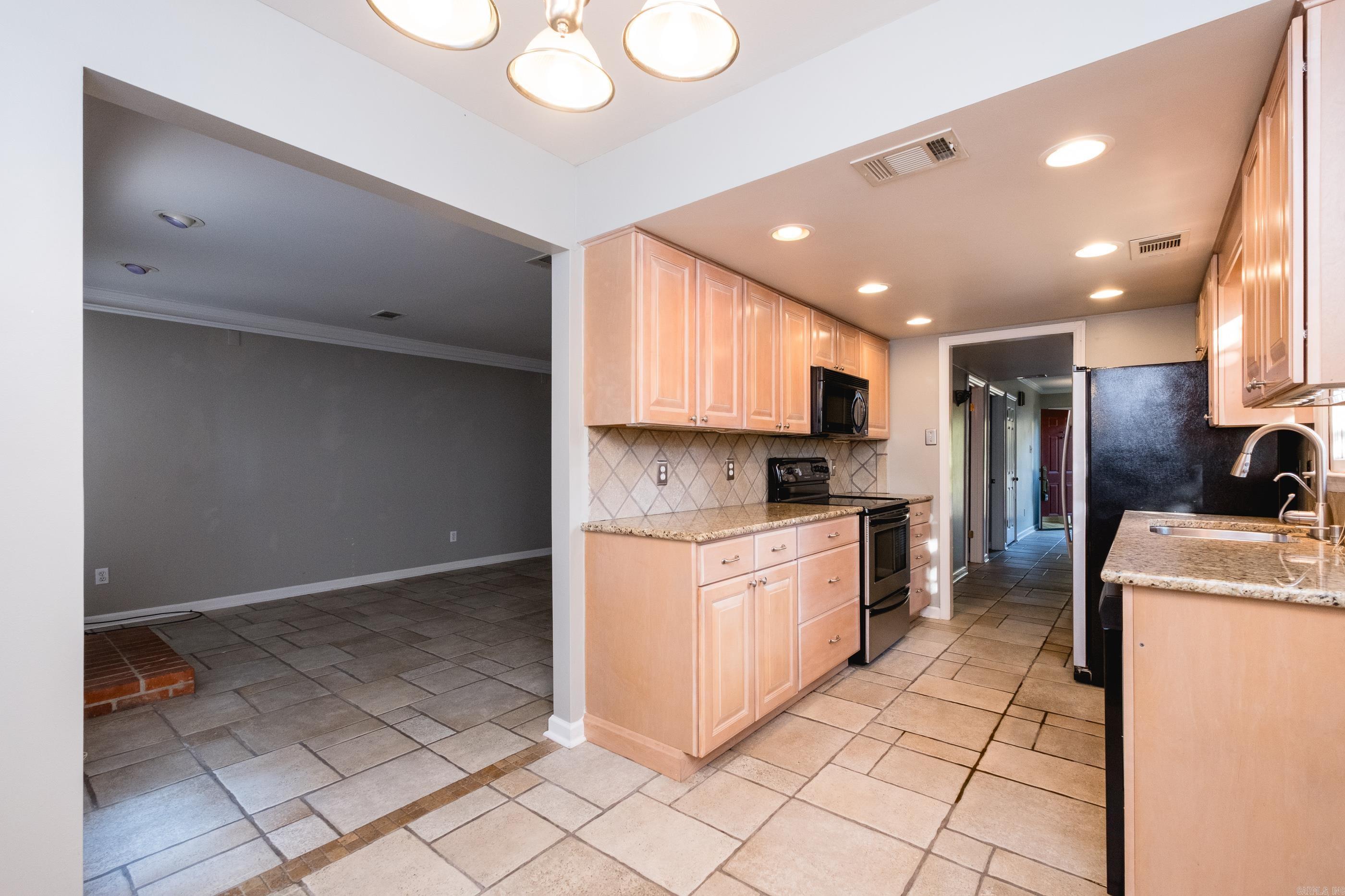 ANDOVER SQUARE - Residential