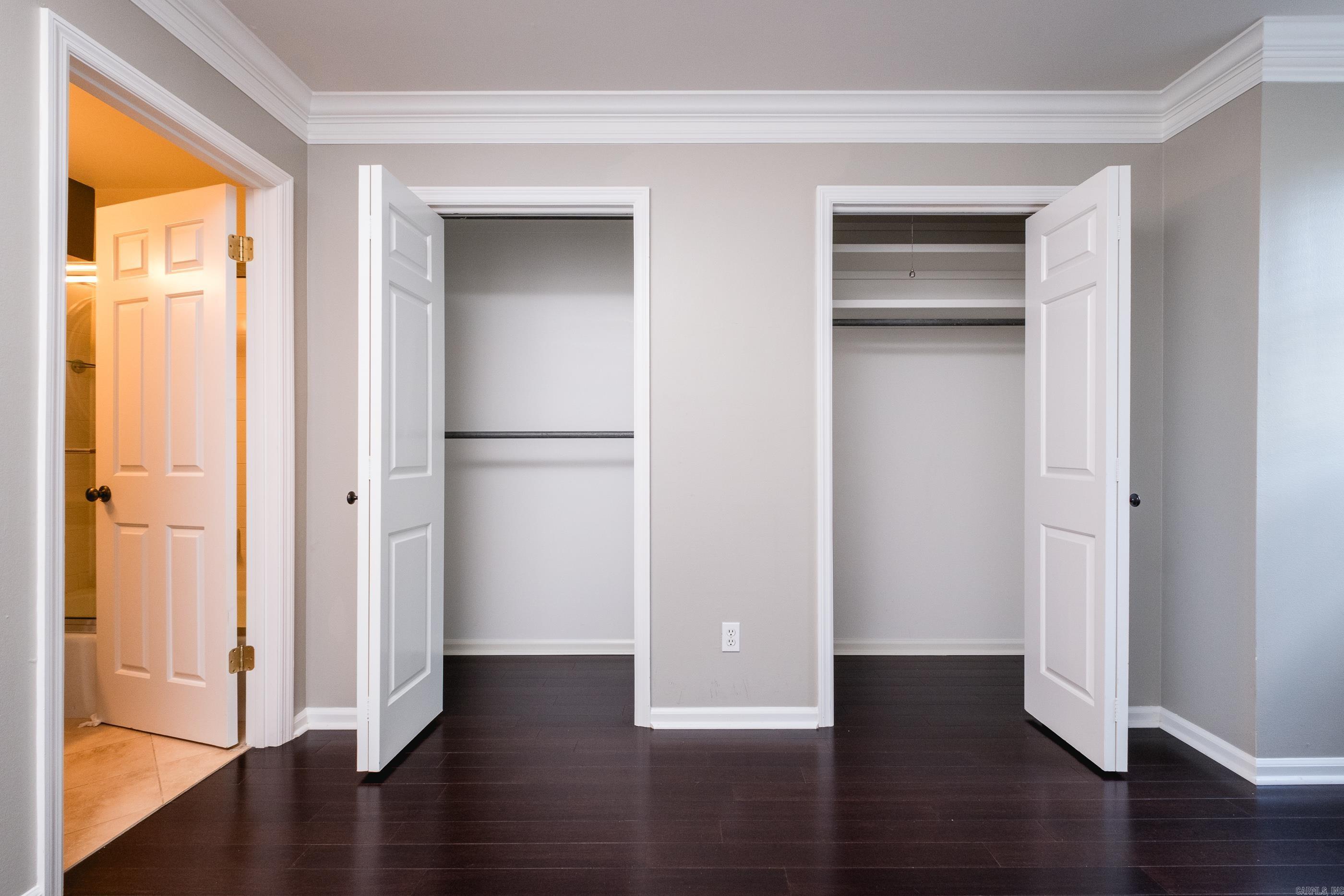 ANDOVER SQUARE - Residential