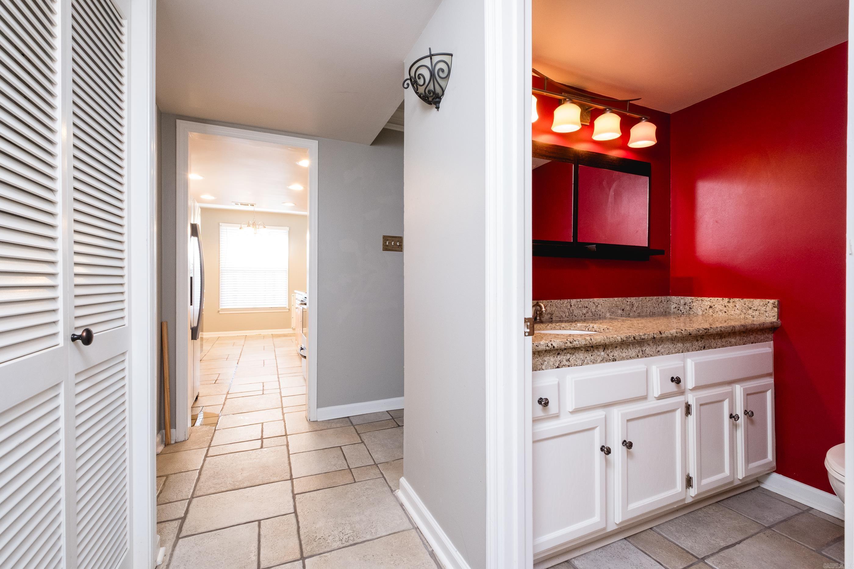 ANDOVER SQUARE - Residential