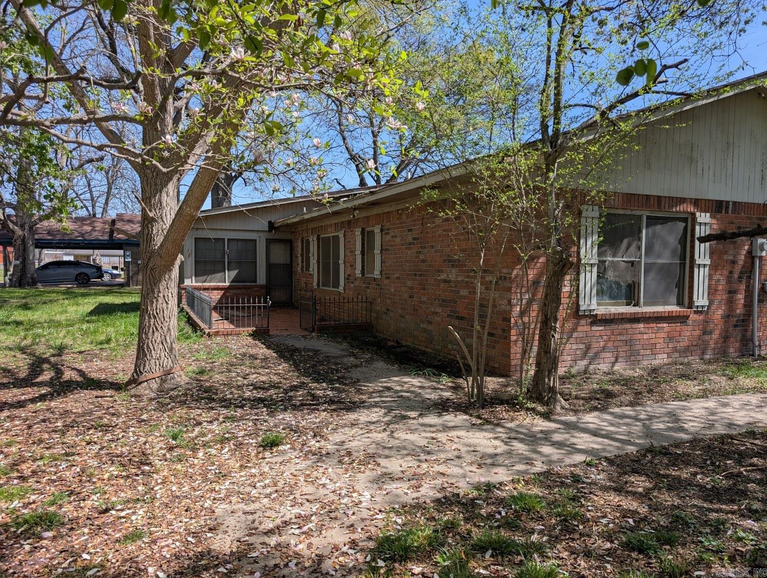 CARAHAN & HOLT ADDN - Residential