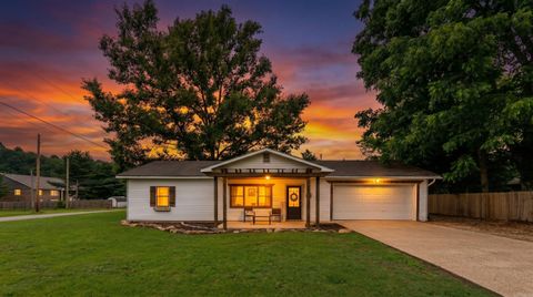 Photo of 444 Monroe Street, Thayer, MO 65791 (MLS # 26024212)