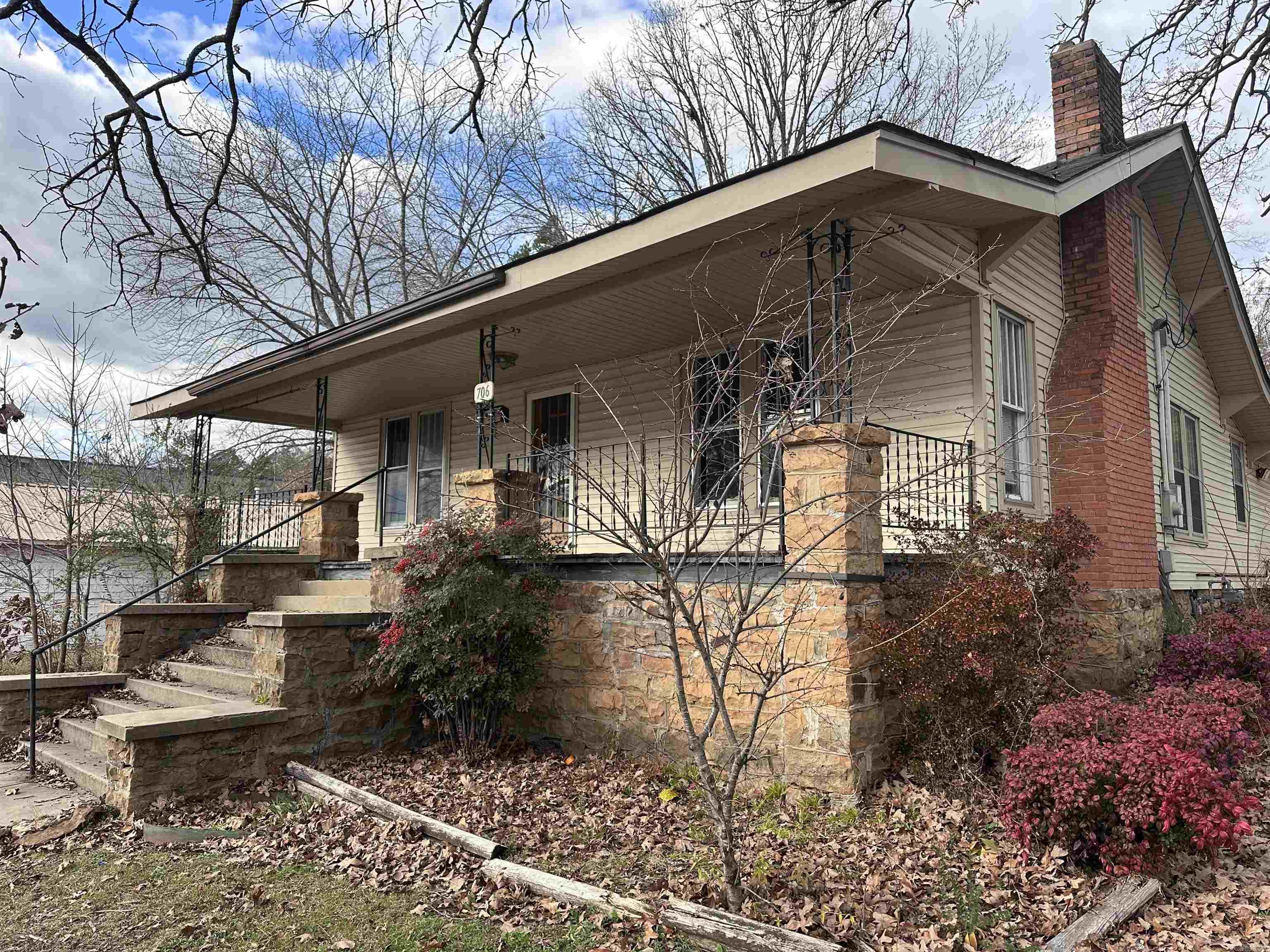 Looking for a high traffic location to start a new business? This would make an ideal office space. Has been previously used as a residential, this property is zoned C1 and is to be sold as is. So many possibilities with this one as a fixer upper or prime space for a commercial lot. Look today!