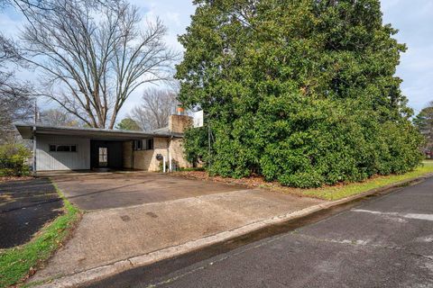 Photo of 610 Fourth Street St, Conway, AR 72032 (MLS # 26009813)