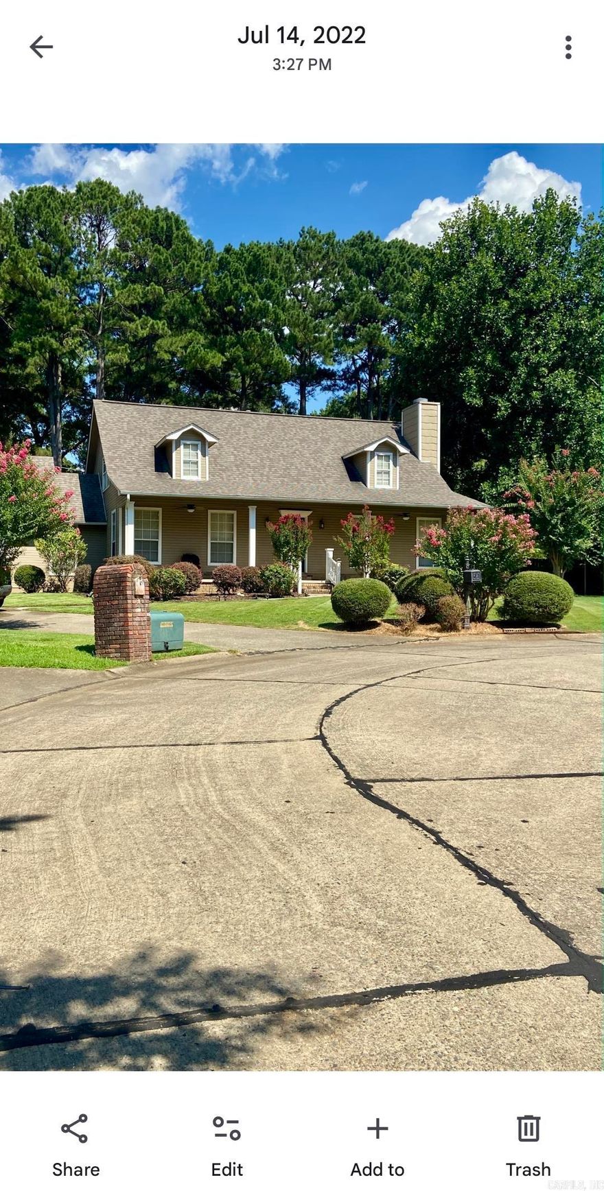 It offers 3 bedrooms, 3.5 Bathrooms, Large family room with fireplace hardwood flooring in main living areas. updated kitchen, bathroom and flooring. HVAC 2025 two mother board for AC water heater