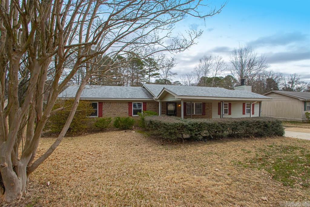 Come see this beautiful home in the heart of Benton. This 3 bedroom and large living space (could be used as another bedroom) 1.5 bath with Fenced in back yard, New Roof (2022) New Heating system 2025, Schedule your showing today! (hot tub does not convey) (fridge/washer/dryer does not convey) No showings till Saturday March 1/ Inside pictures are coming