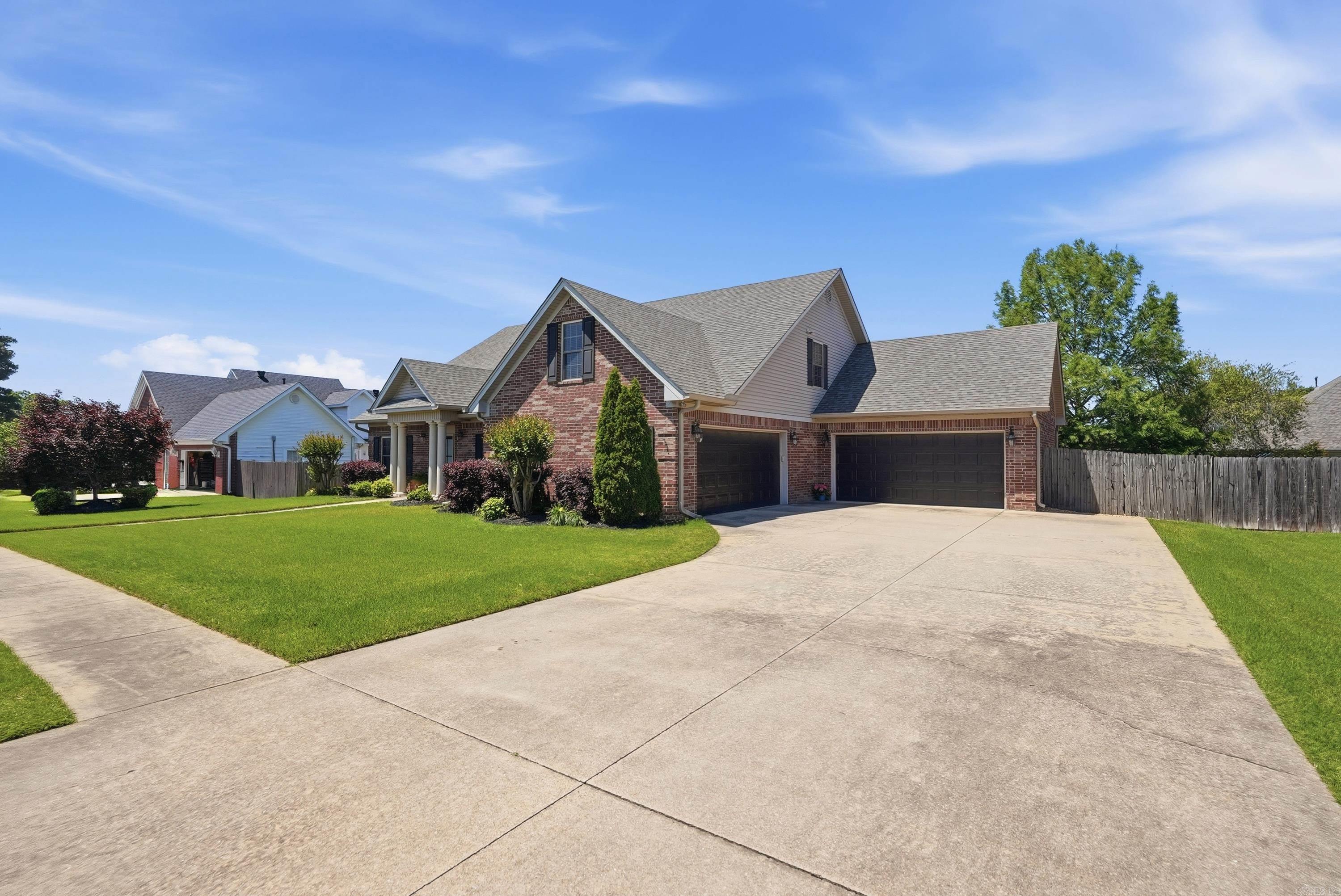 LONGHILLS VILLAGE - Residential