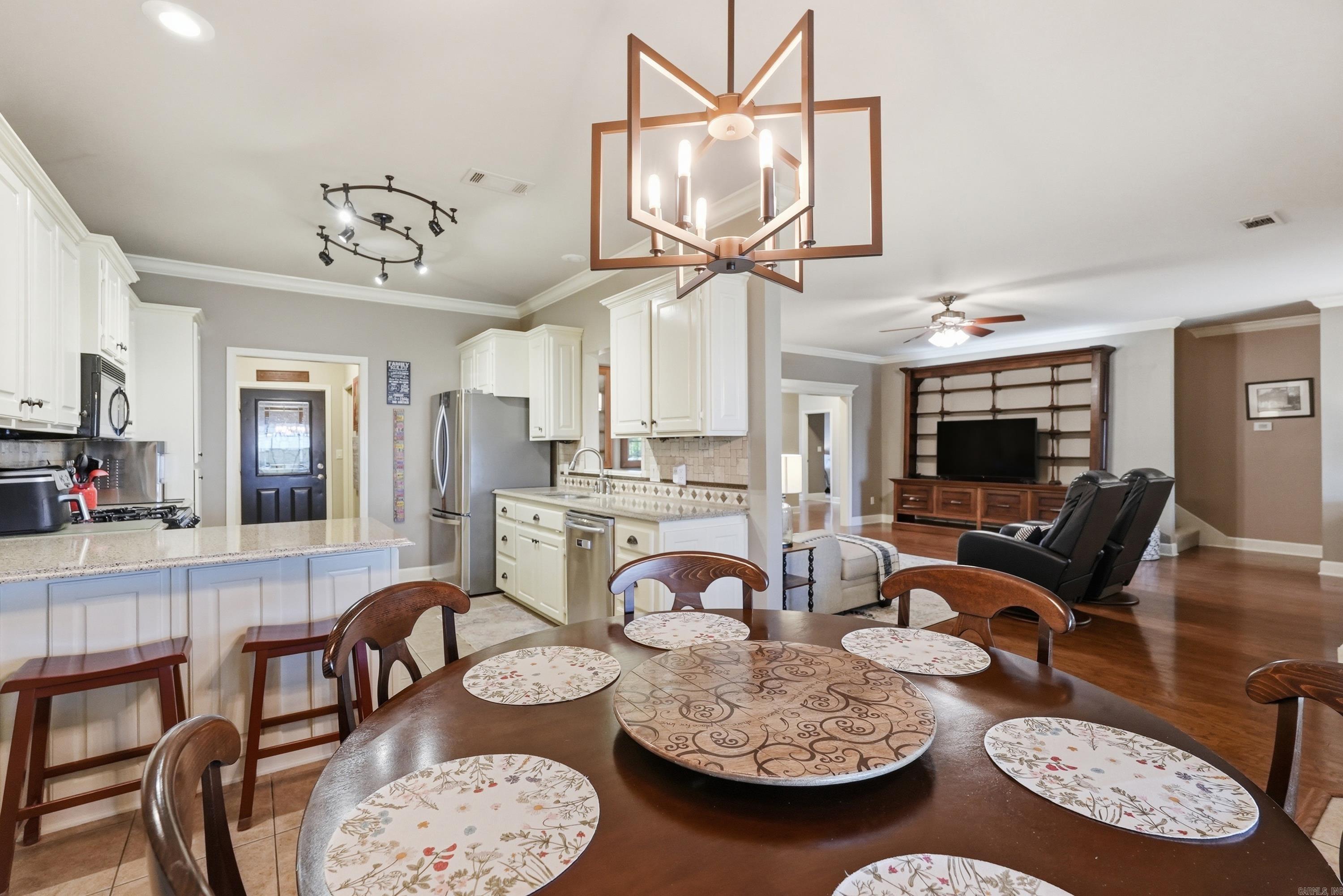 LONGHILLS VILLAGE - Residential