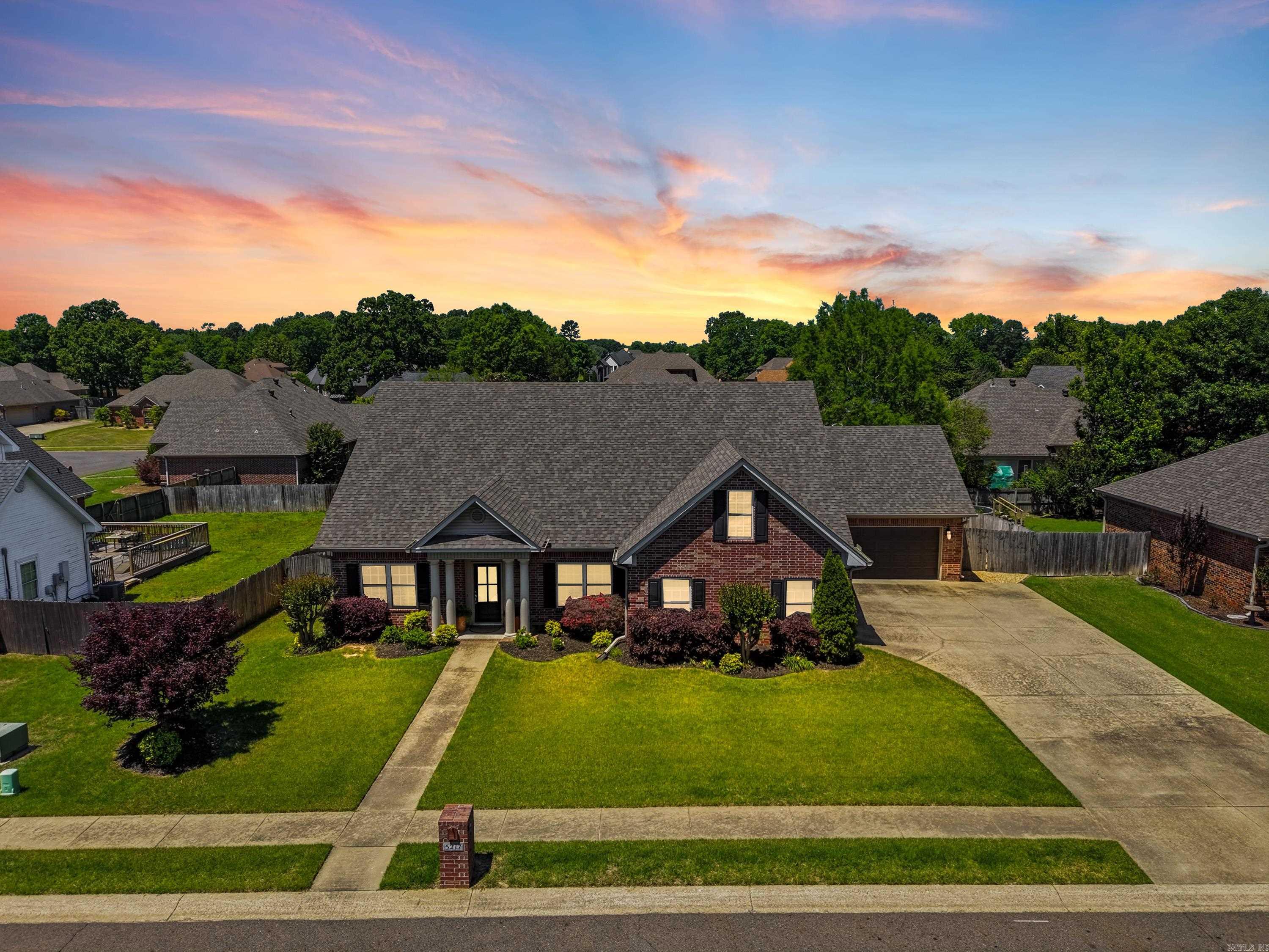 LONGHILLS VILLAGE - Residential