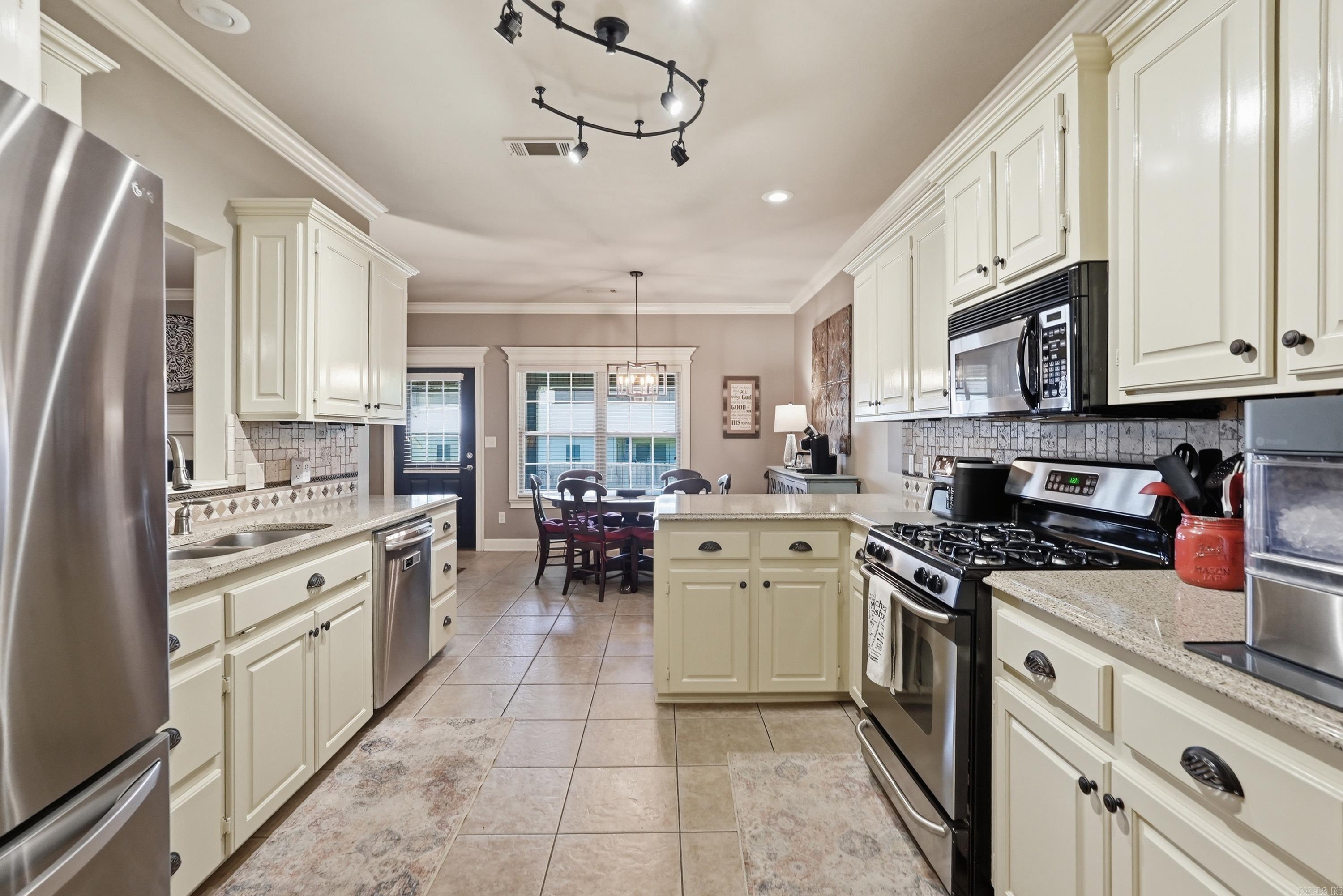 LONGHILLS VILLAGE - Residential