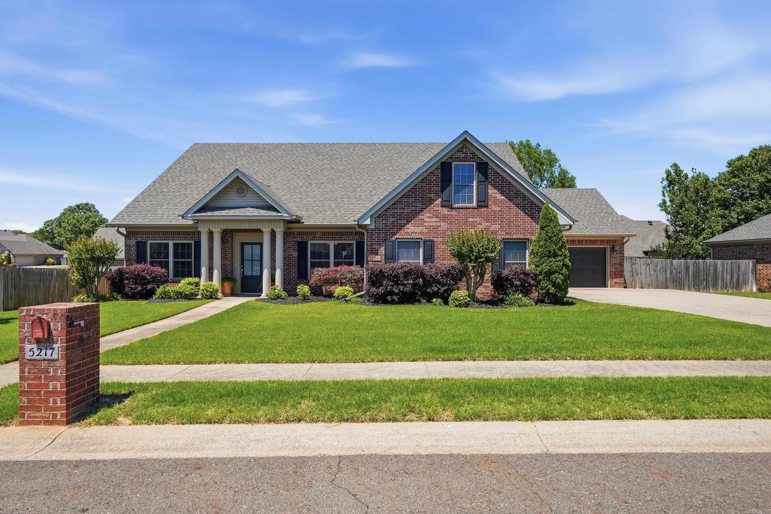 LONGHILLS VILLAGE - Residential