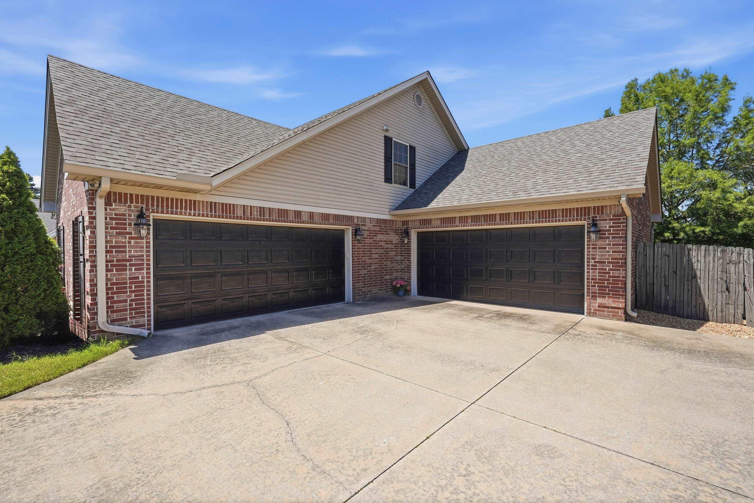 LONGHILLS VILLAGE - Residential