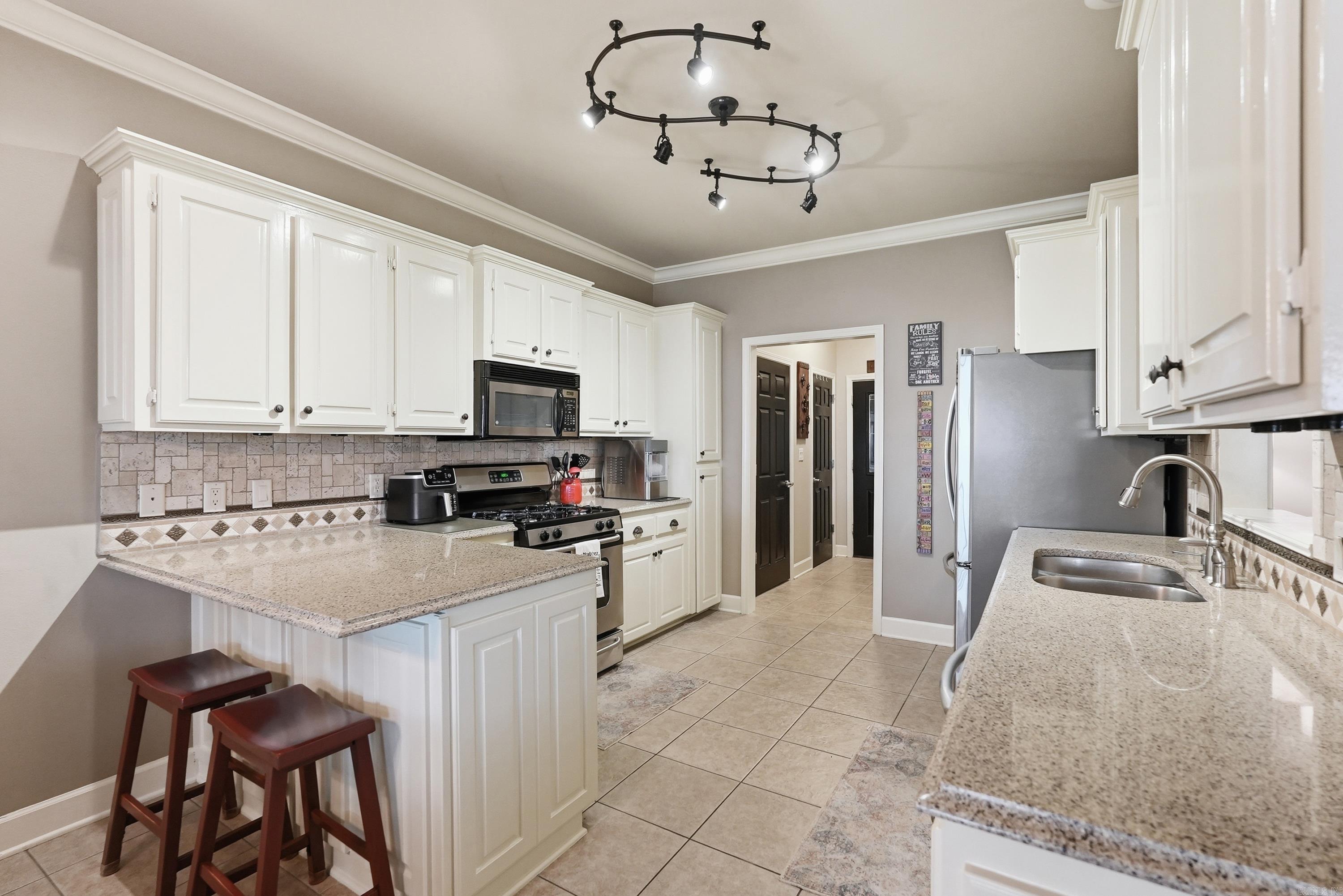 LONGHILLS VILLAGE - Residential