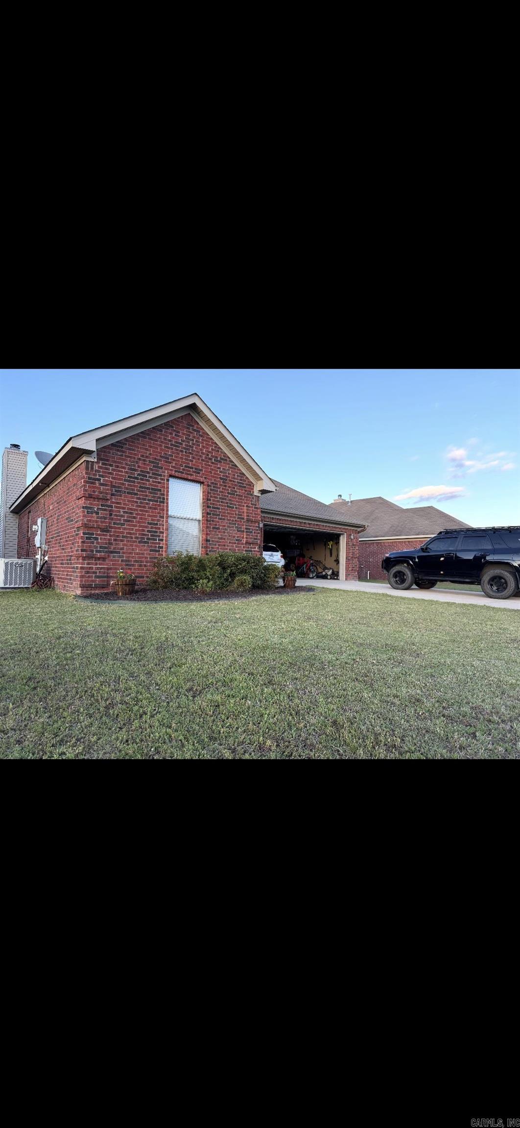 COUNTRY CLUB OF ARK THE - Residential Lease