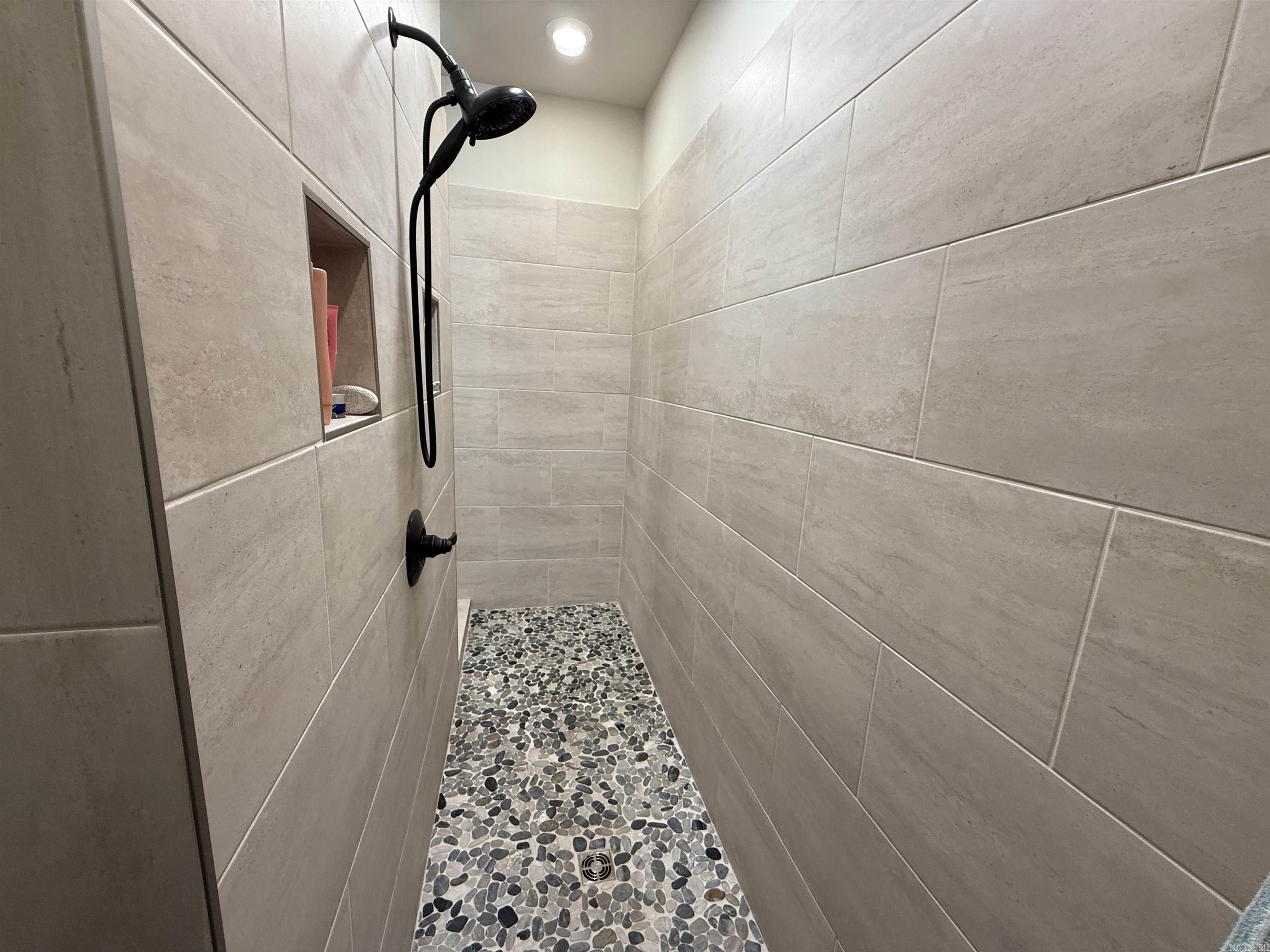 NORTHSHORE RIDGE - Residential