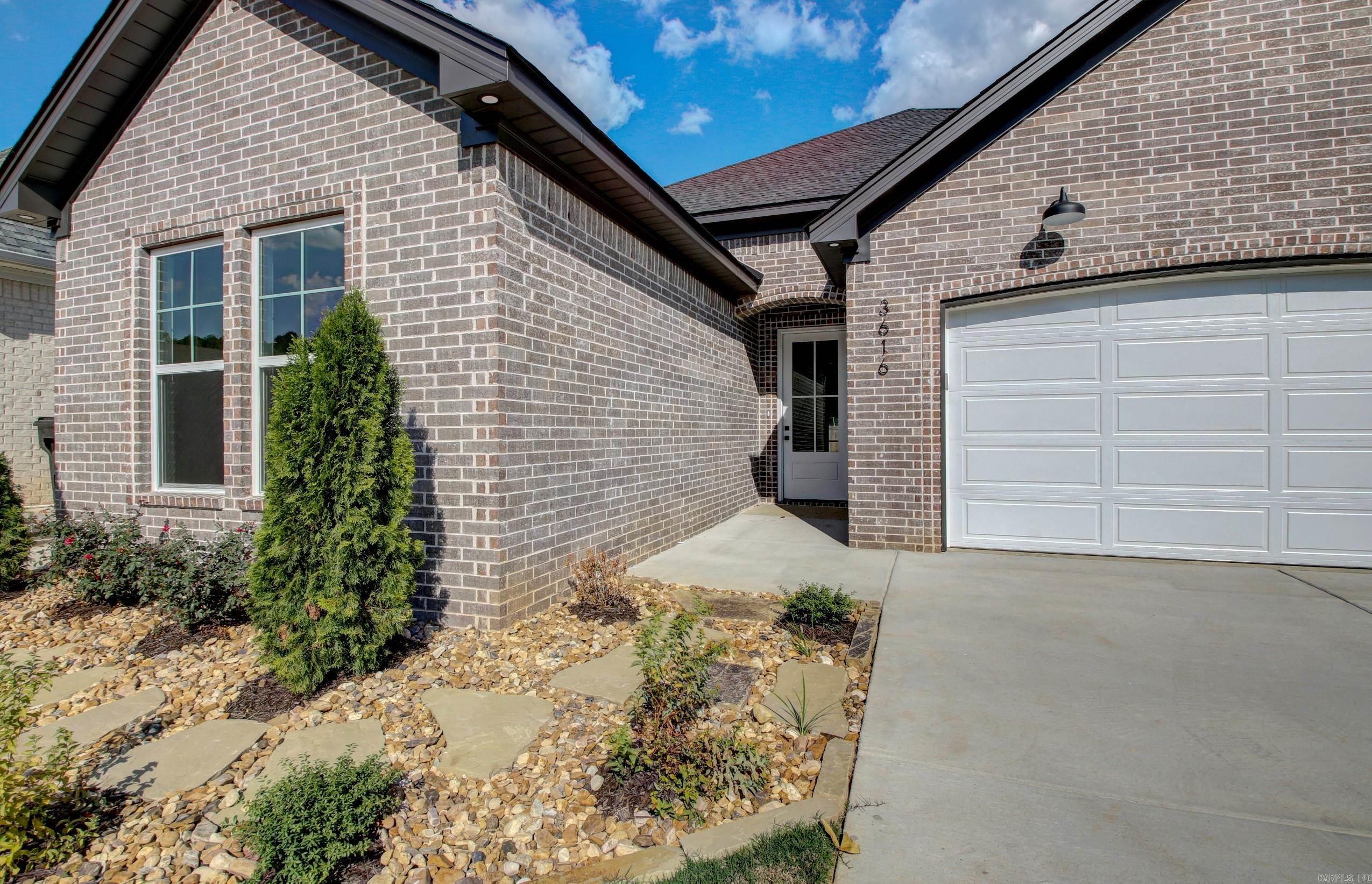 HUNTER CROSSING - Residential