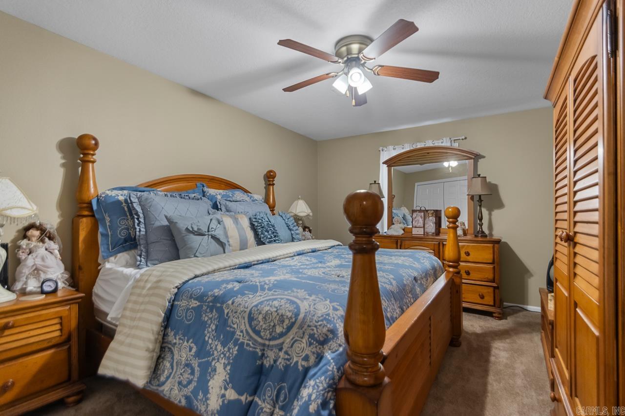 COUNTRY OAKS - Residential