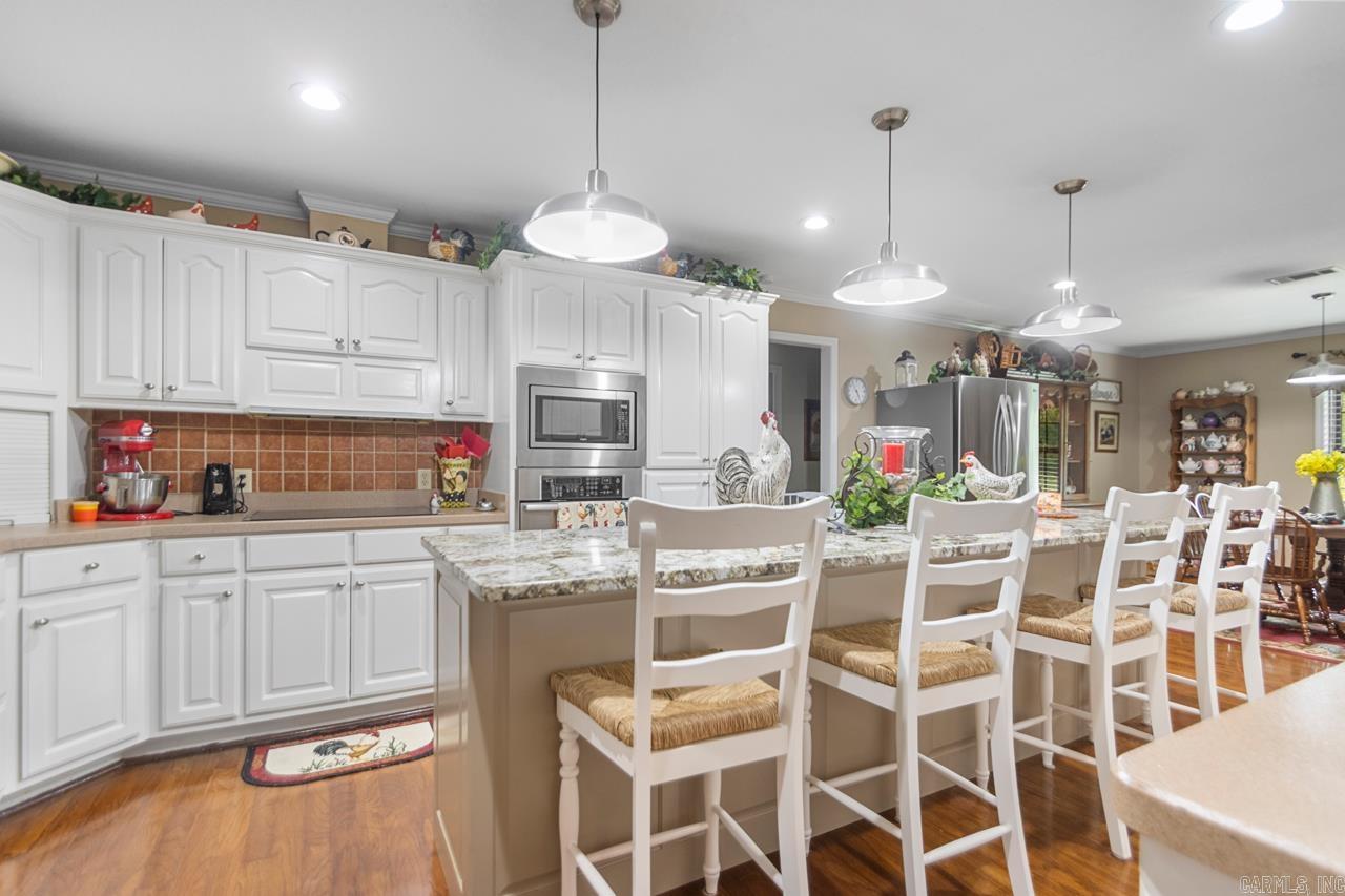 COUNTRY OAKS - Residential