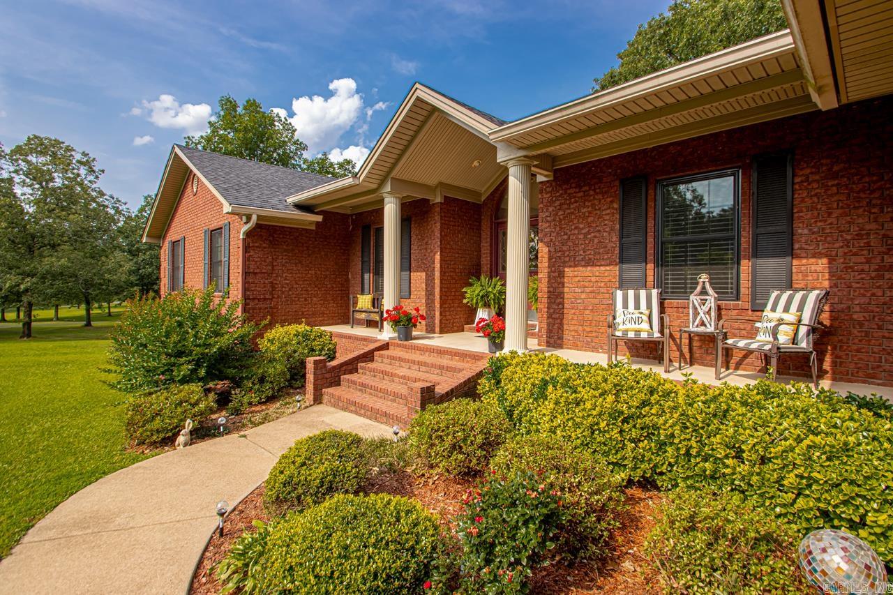 COUNTRY OAKS - Residential