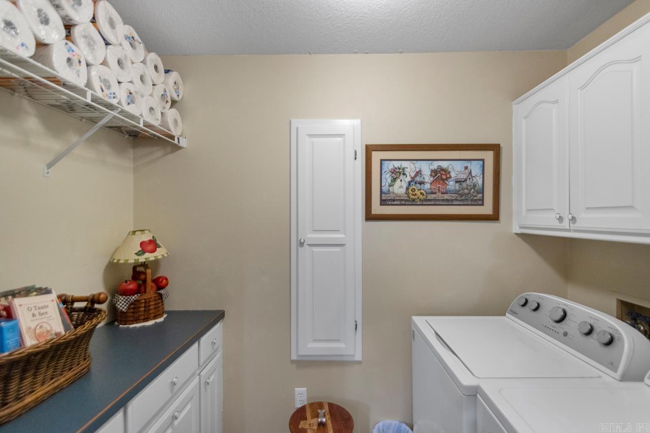 COUNTRY OAKS - Residential