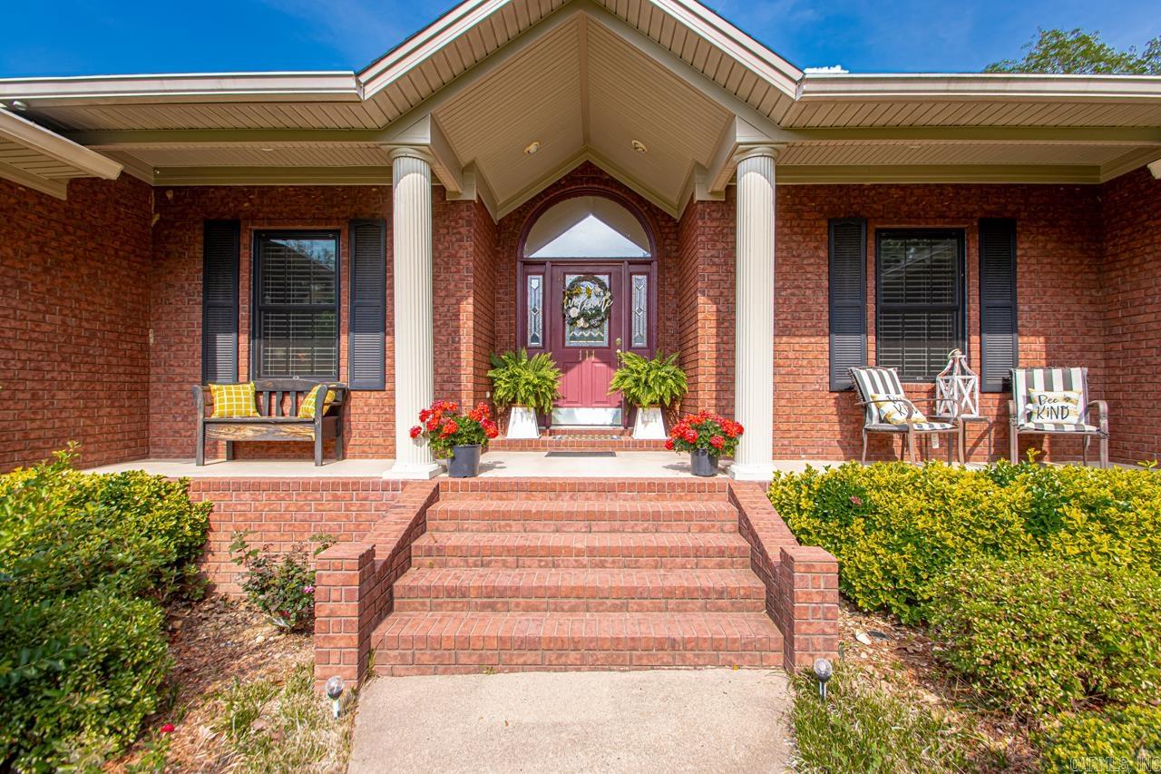 COUNTRY OAKS - Residential